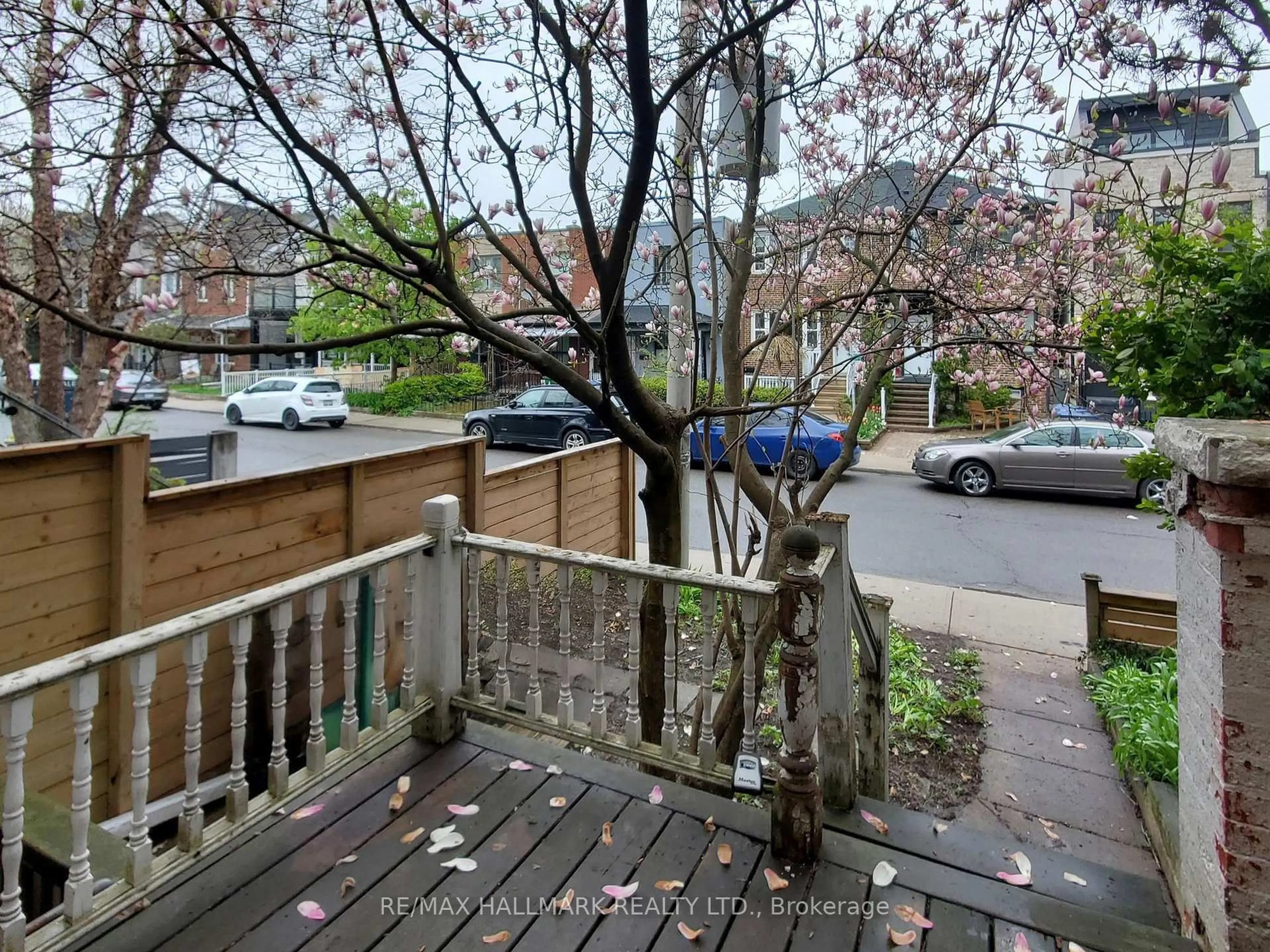 Unknown for 266 1/2 Euclid Ave, Toronto Ontario M6J 2K2