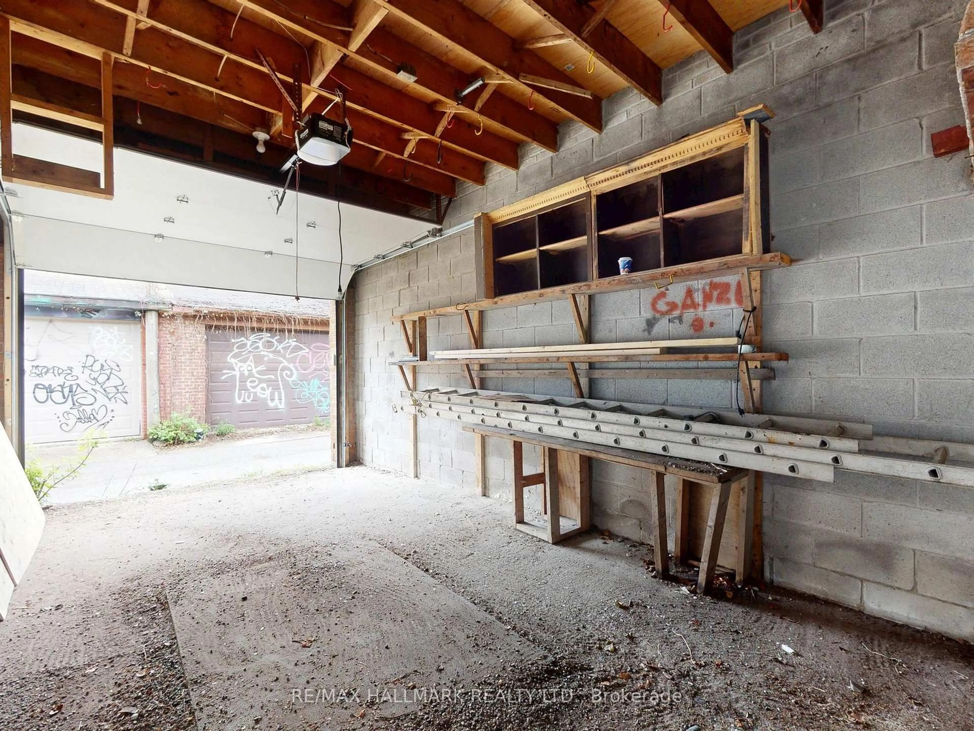 Indoor garage for 266 1/2 Euclid Ave, Toronto Ontario M6J 2K2