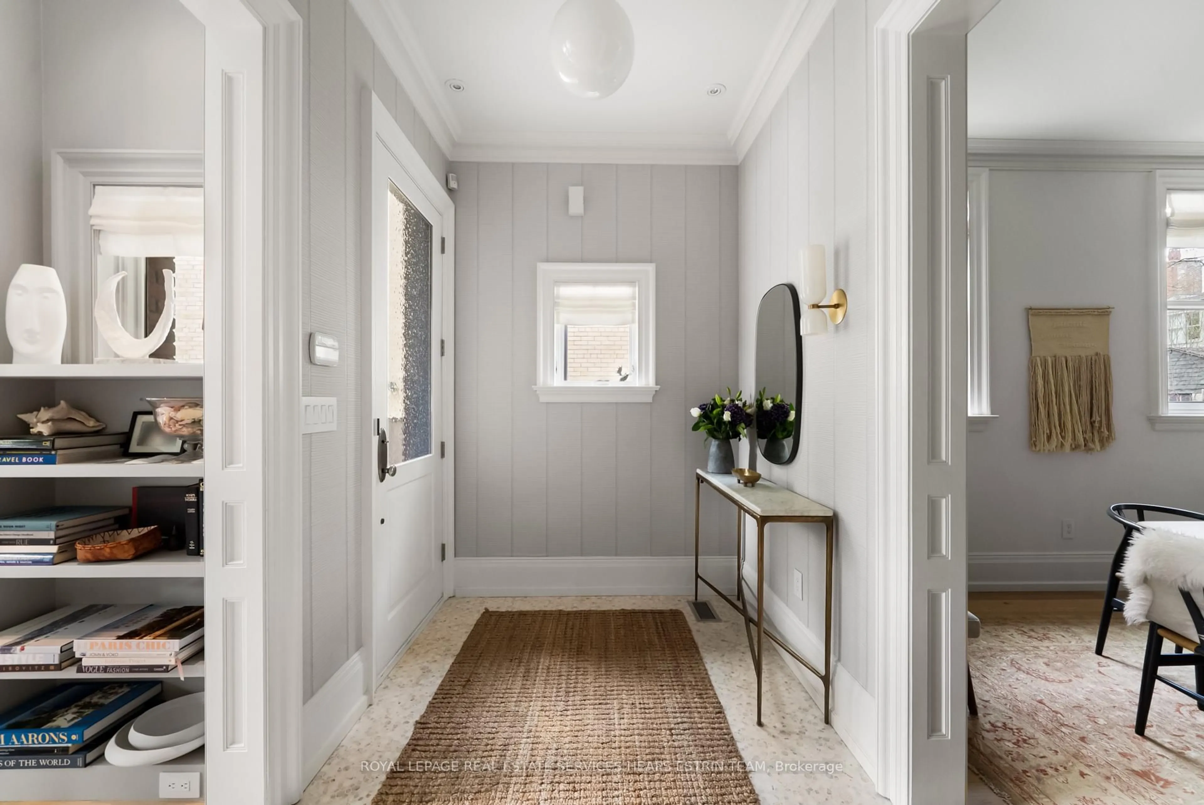Indoor entryway for 18 Rachael St, Toronto Ontario M4W 1M5