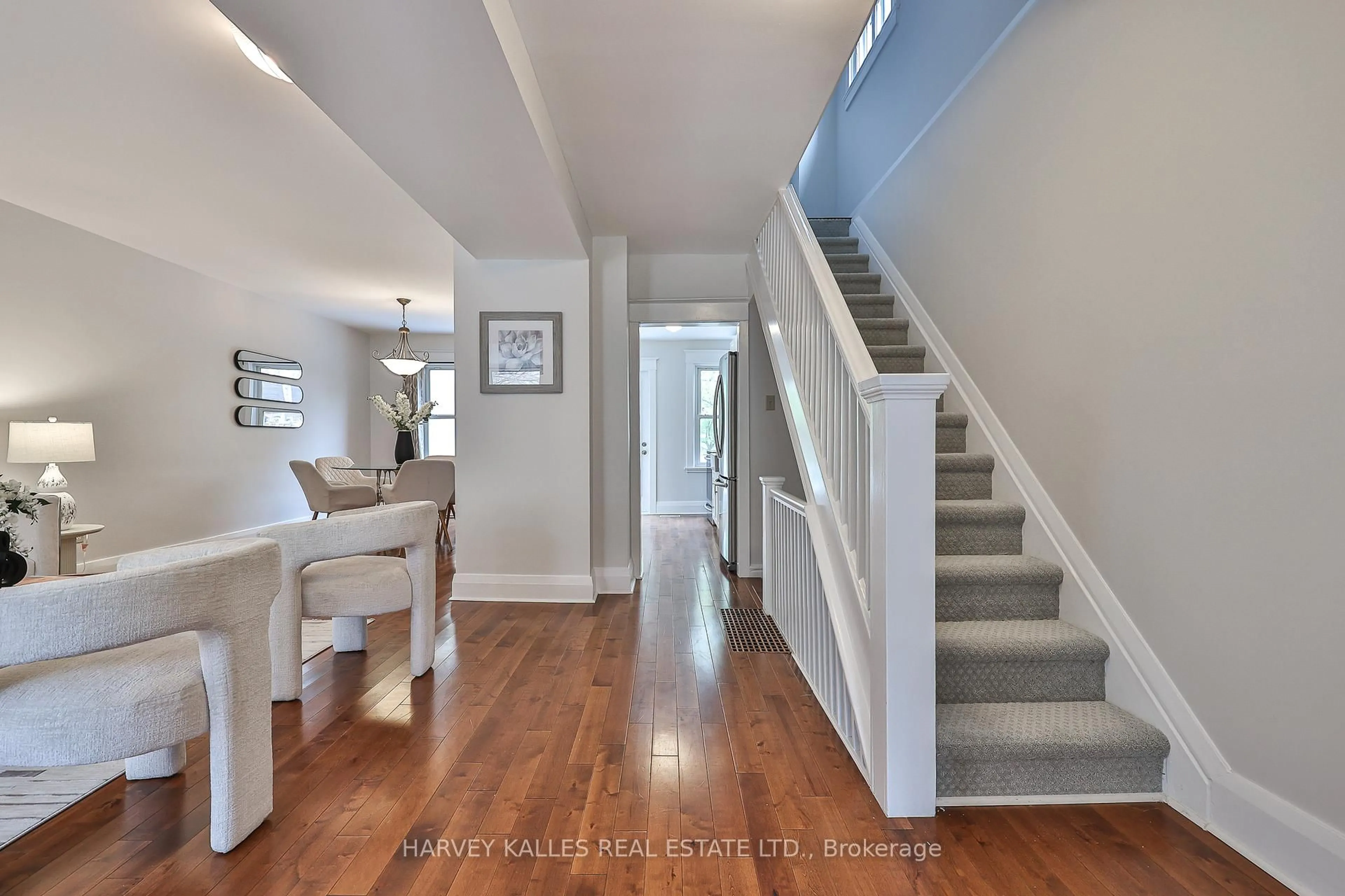 Indoor entryway for 524 BALLIOL St, Toronto Ontario M4S 1E3