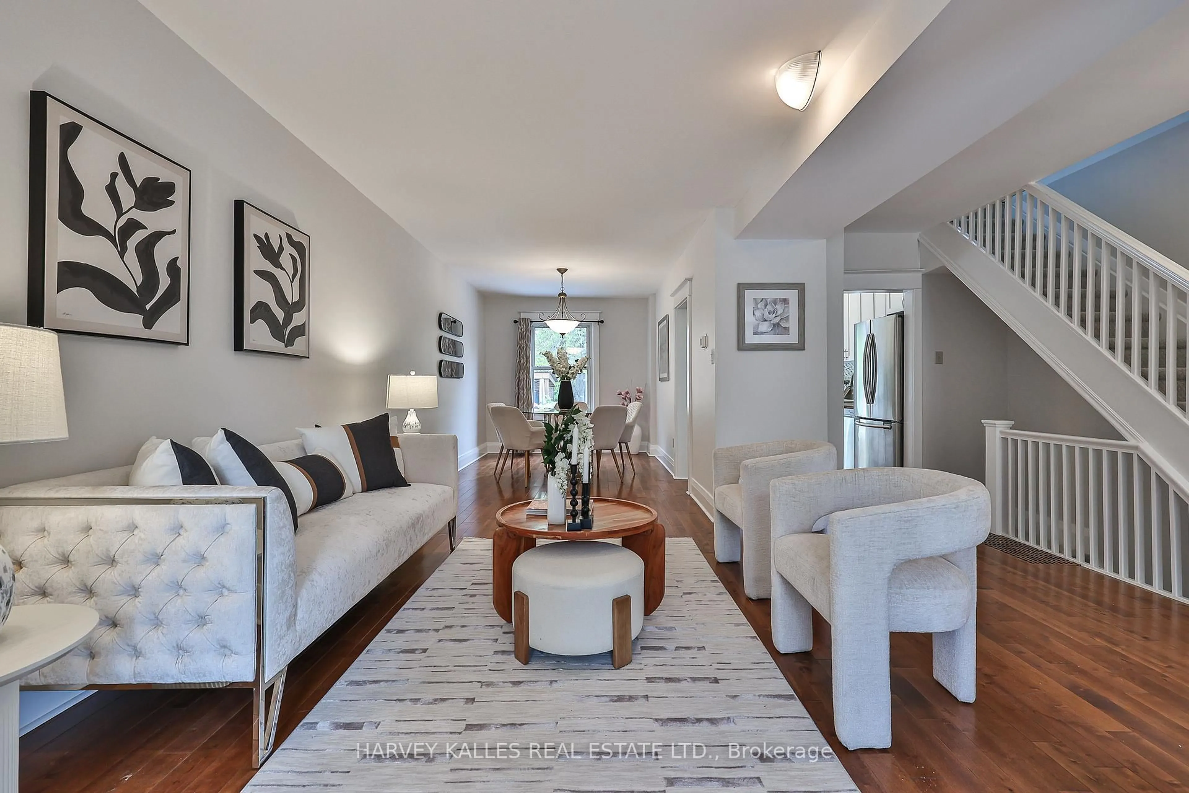 Living room with furniture, unknown for 524 BALLIOL St, Toronto Ontario M4S 1E3