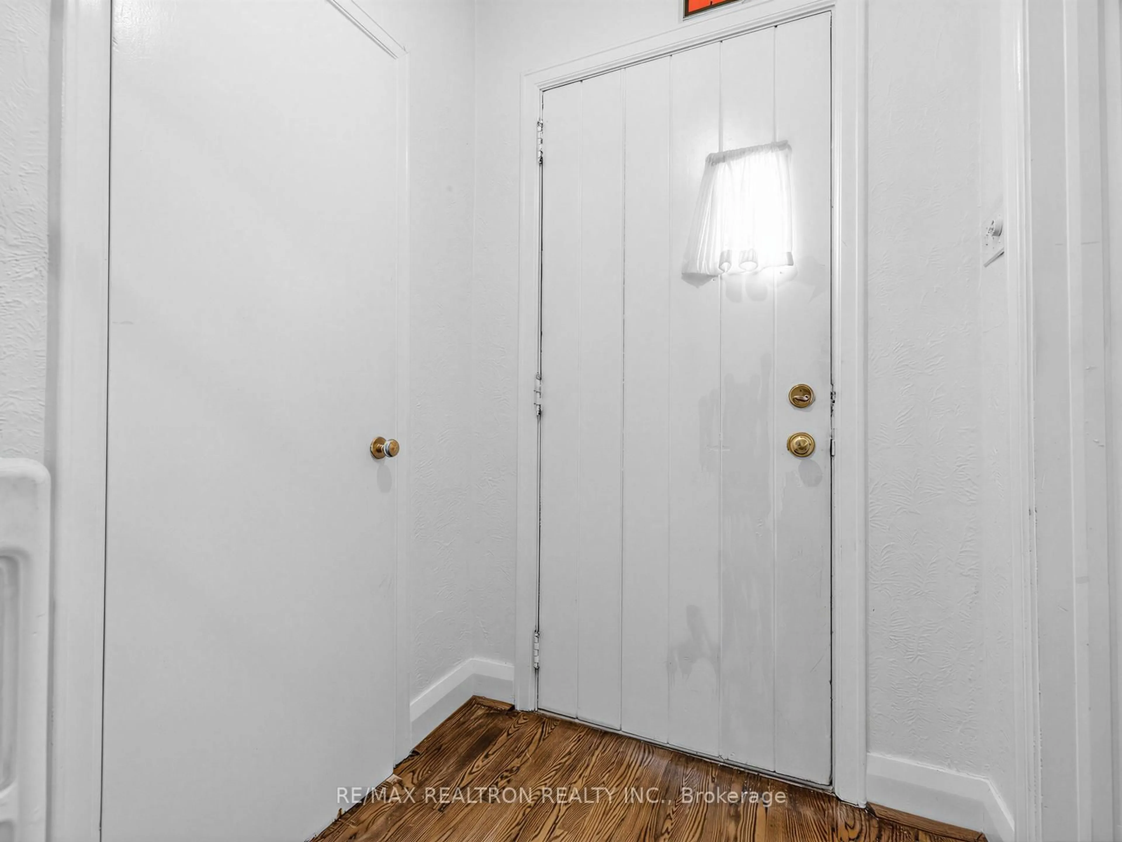 A pic of a room for 12 New Haven Dr, Toronto Ontario M5N 1H7