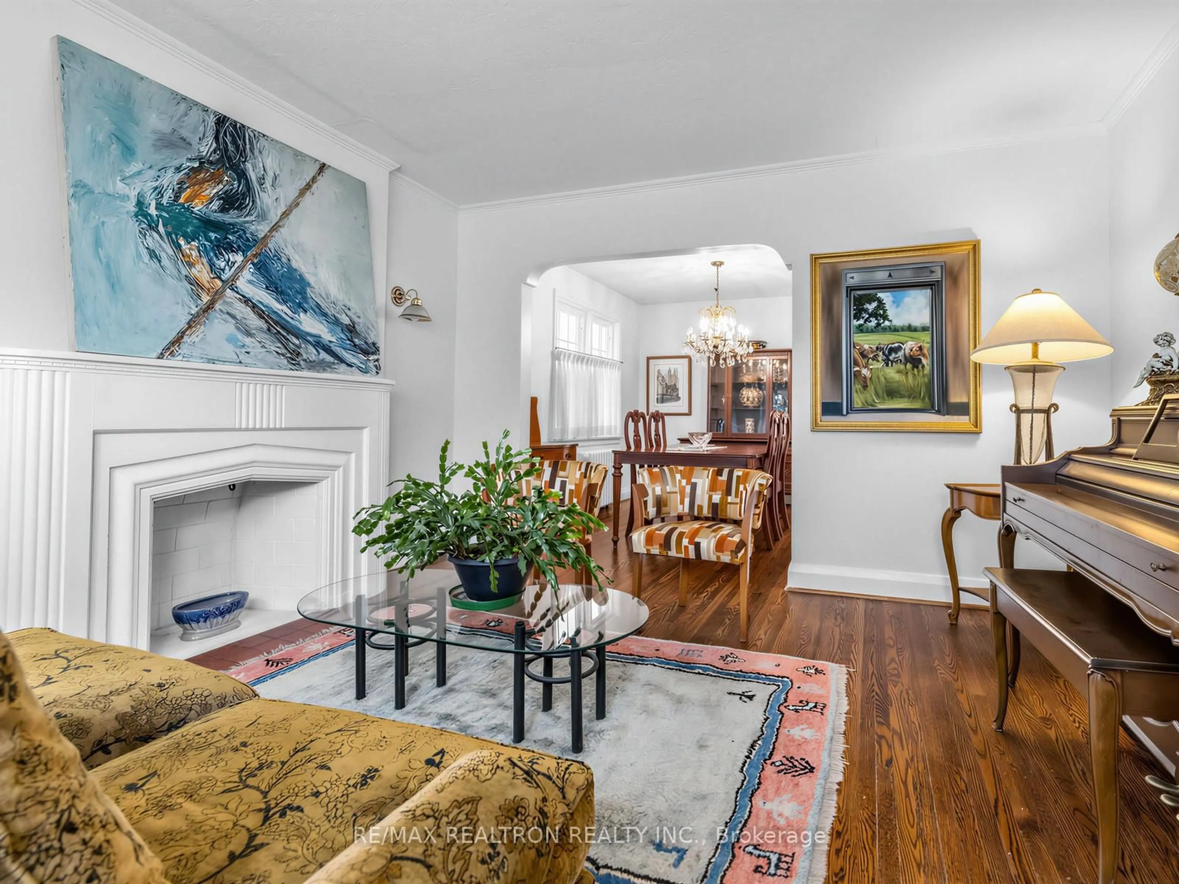 Living room with furniture, unknown for 12 New Haven Dr, Toronto Ontario M5N 1H7