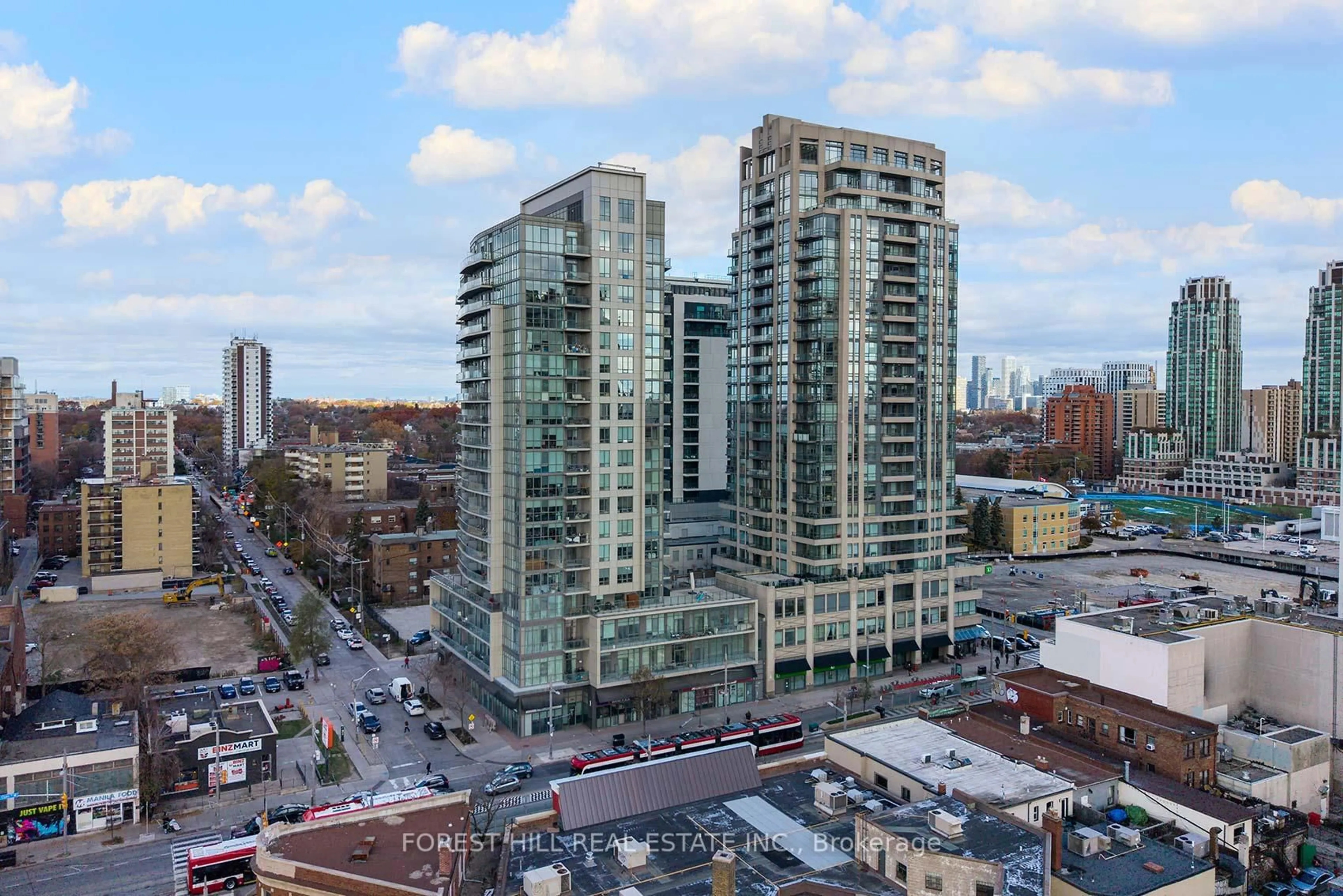 A pic from outside/outdoor area/front of a property/back of a property/a pic from drone, city buildings view from balcony for 530 St Clair Ave #1505, Toronto Ontario M6C 0A2