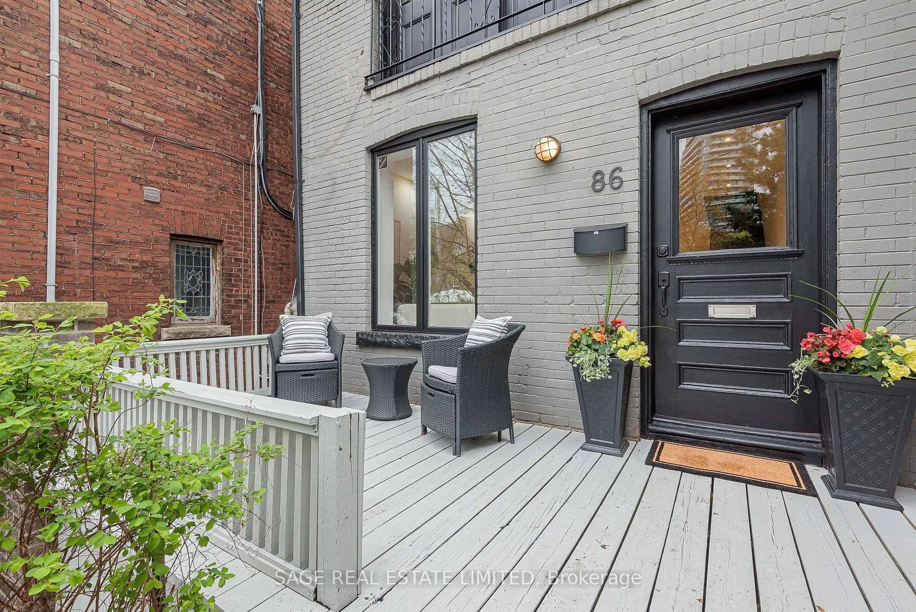 Patio, street for 86 Dupont St, Toronto Ontario M5R 1V2