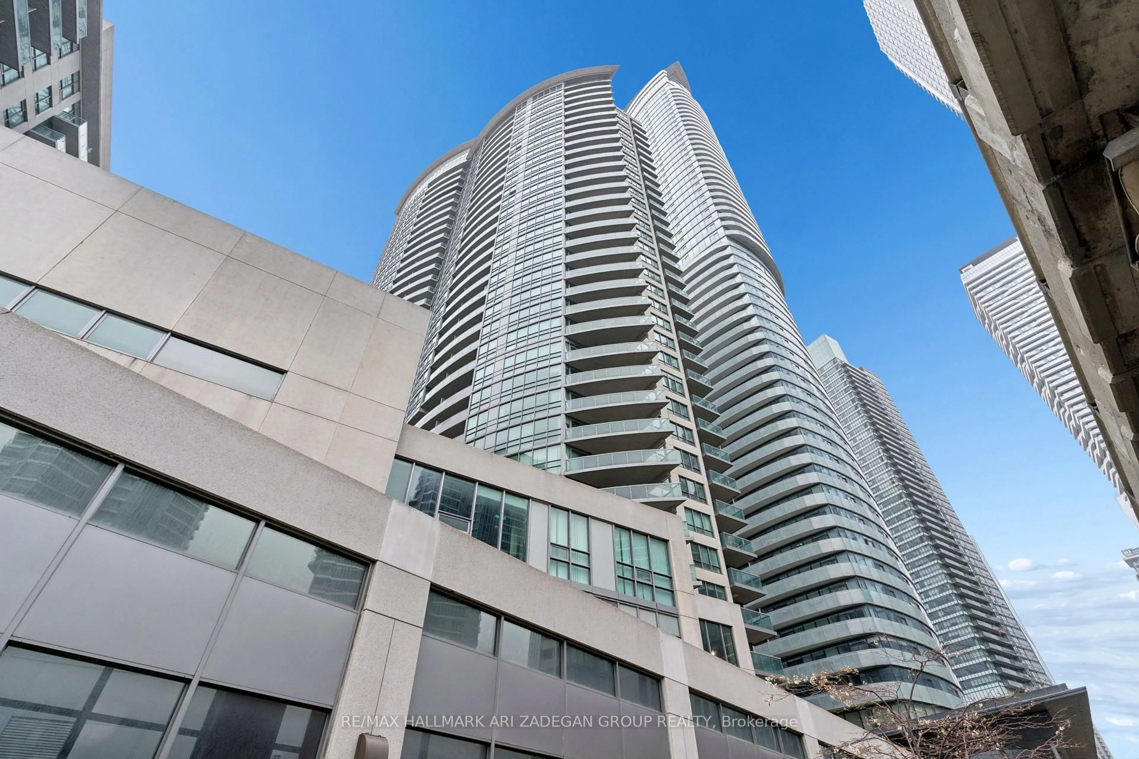 Unknown for 19 Grand Trunk Cres #3108, Toronto Ontario M5J 3A3