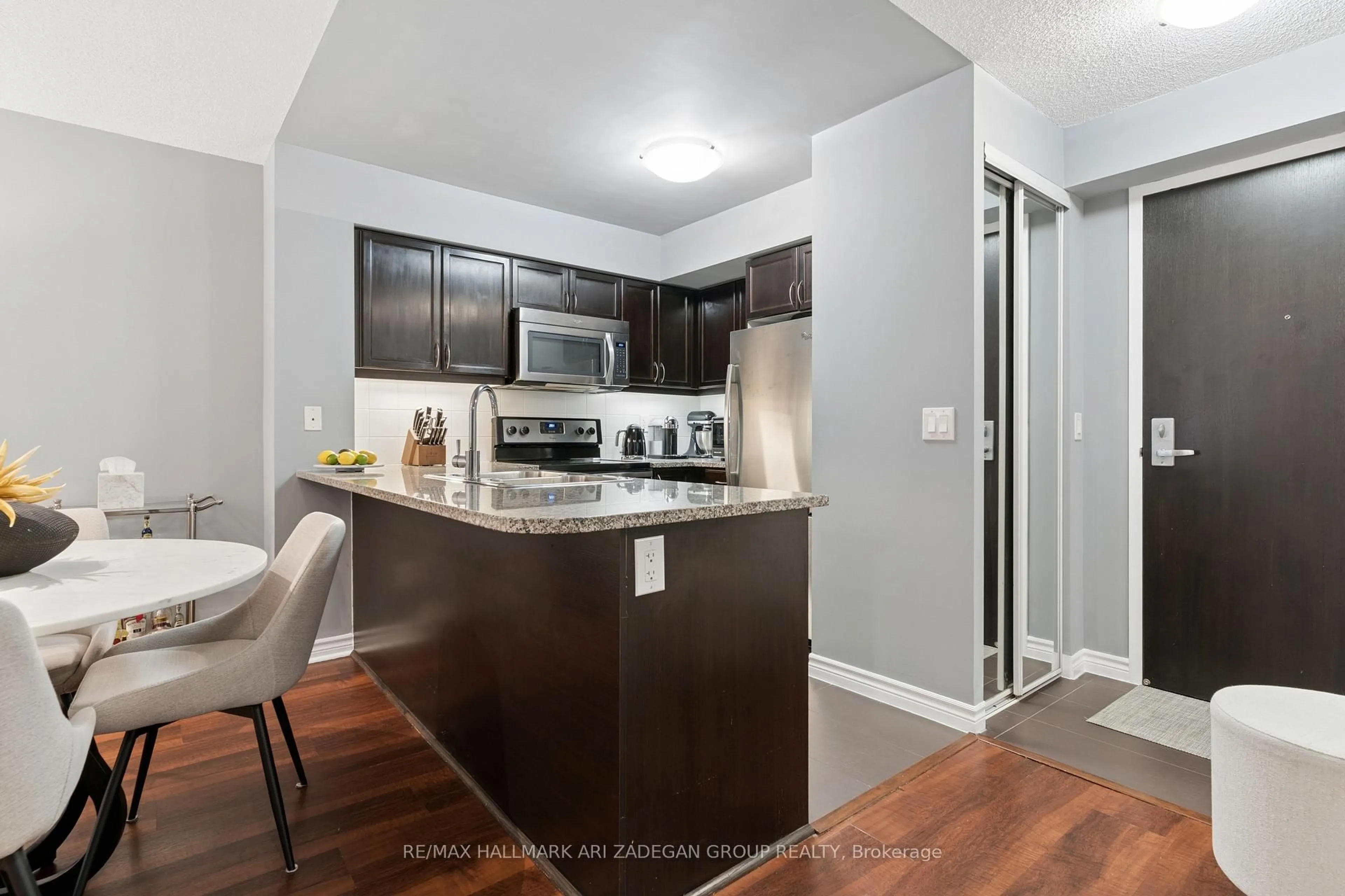 Open concept kitchen, unknown for 19 Grand Trunk Cres #3108, Toronto Ontario M5J 3A3