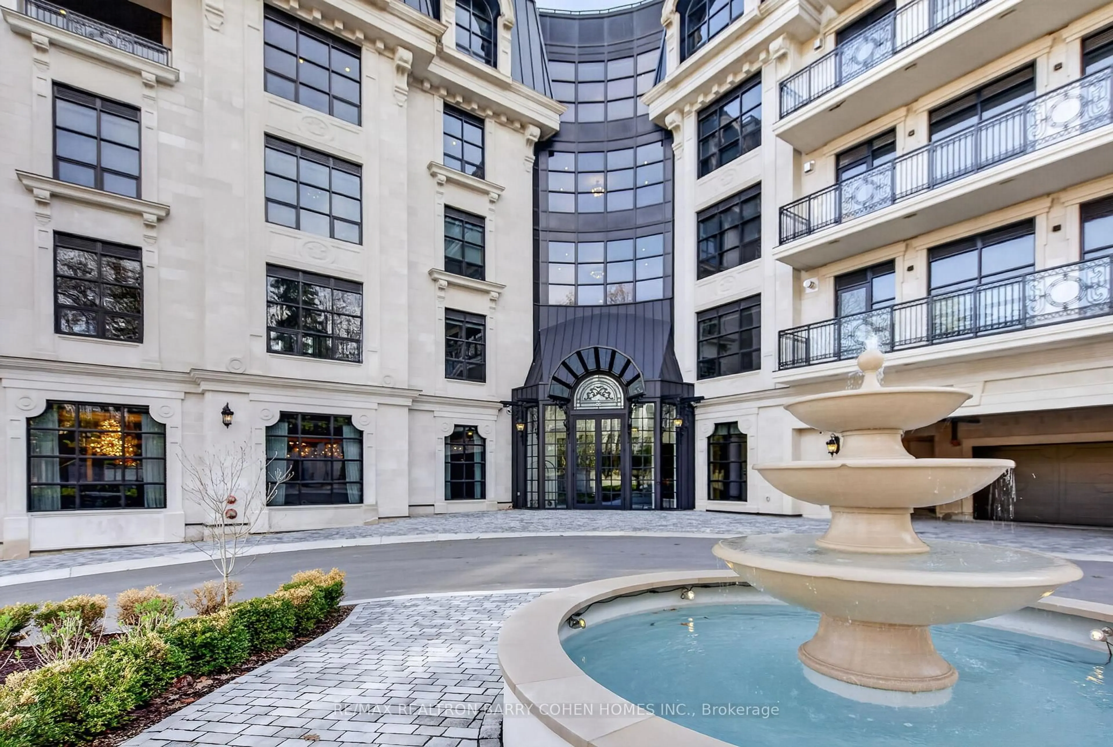 Indoor foyer for 200 Russell Hill Rd #304, Toronto Ontario M4V 2T2
