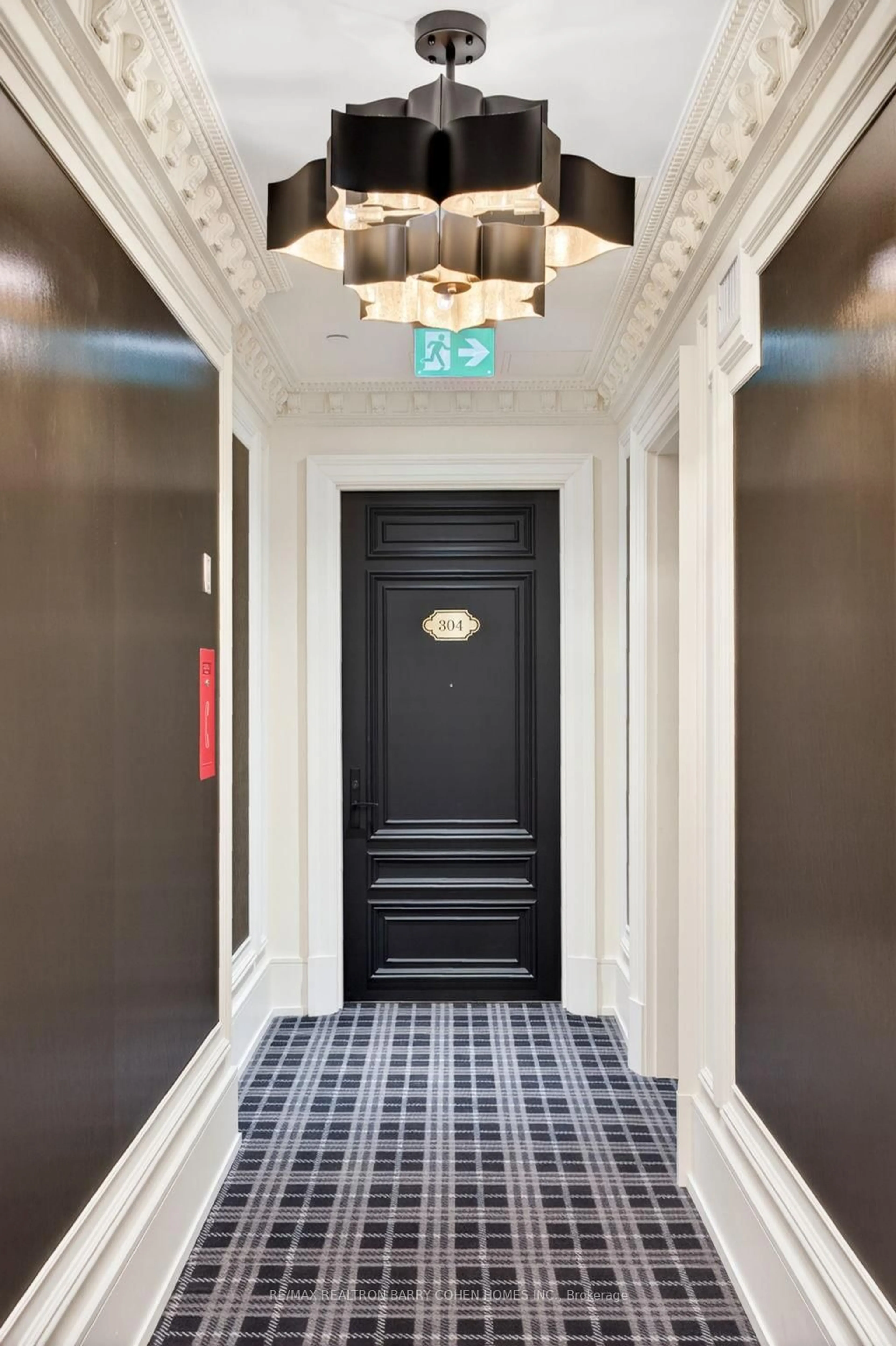 Indoor foyer for 200 Russell Hill Rd #304, Toronto Ontario M4V 2T2