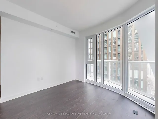 230 Simcoe St #2212, Toronto 5