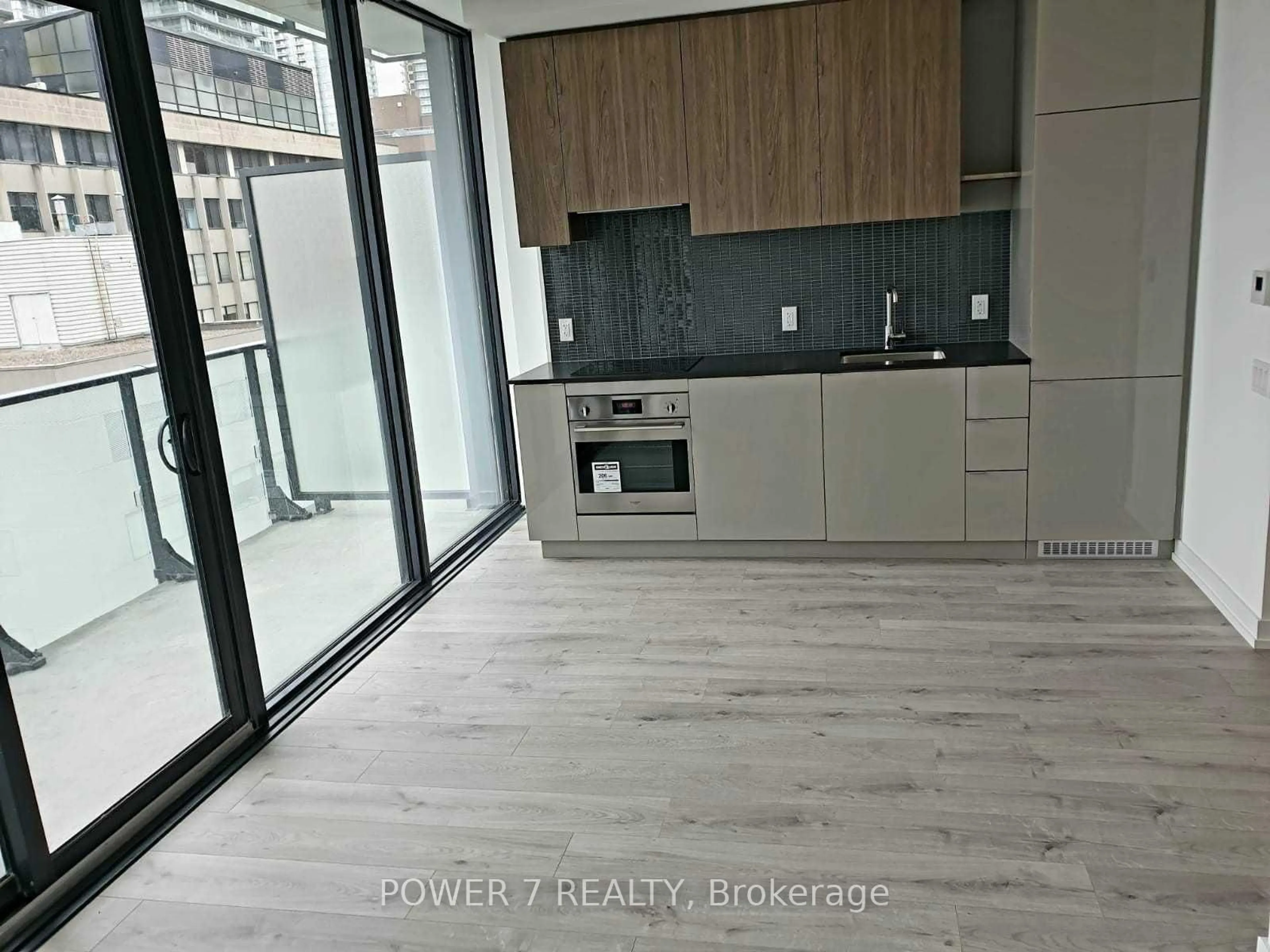 Unknown for 161 Roehampton Ave #911, Toronto Ontario M4P 0C8