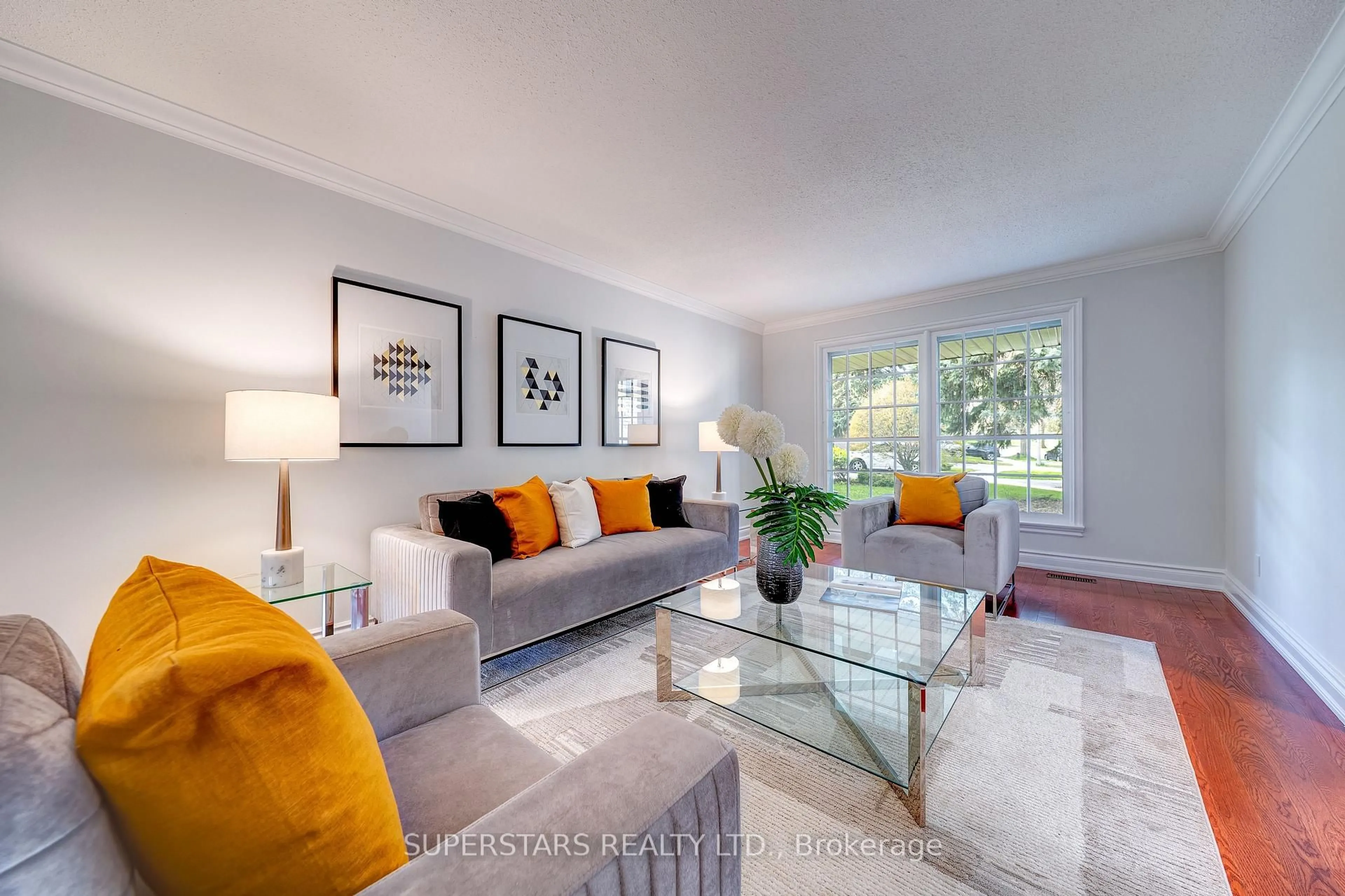 Living room with furniture, unknown for 76 Hobart Dr, Toronto Ontario M2J 3J7