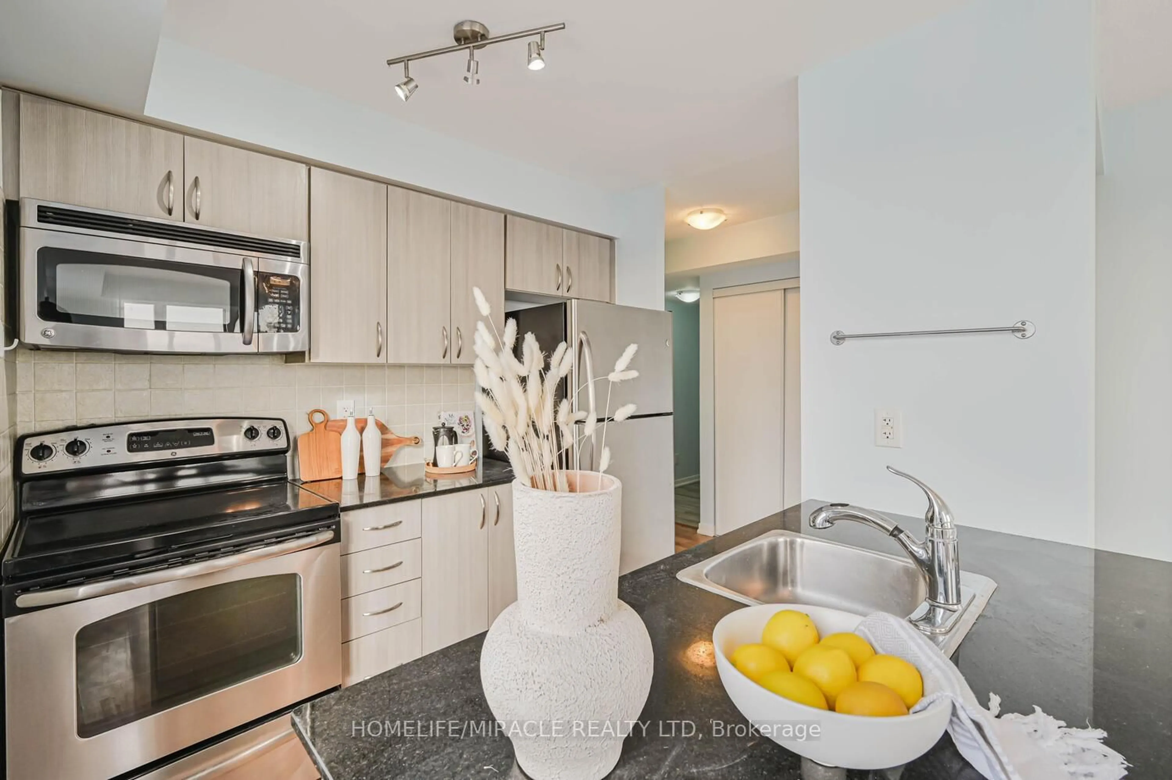 Unknown for 801 Sheppard Ave #608, Toronto Ontario M3H 0A8