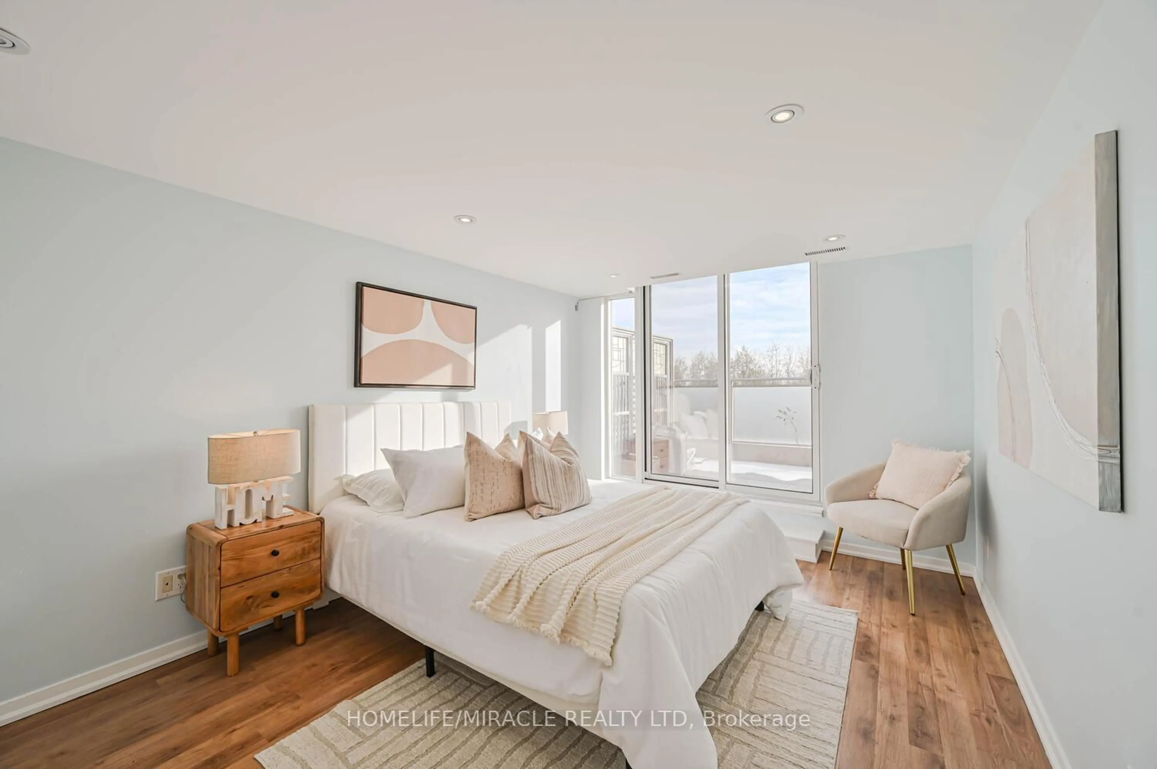 A pic of a room for 801 Sheppard Ave #608, Toronto Ontario M3H 0A8