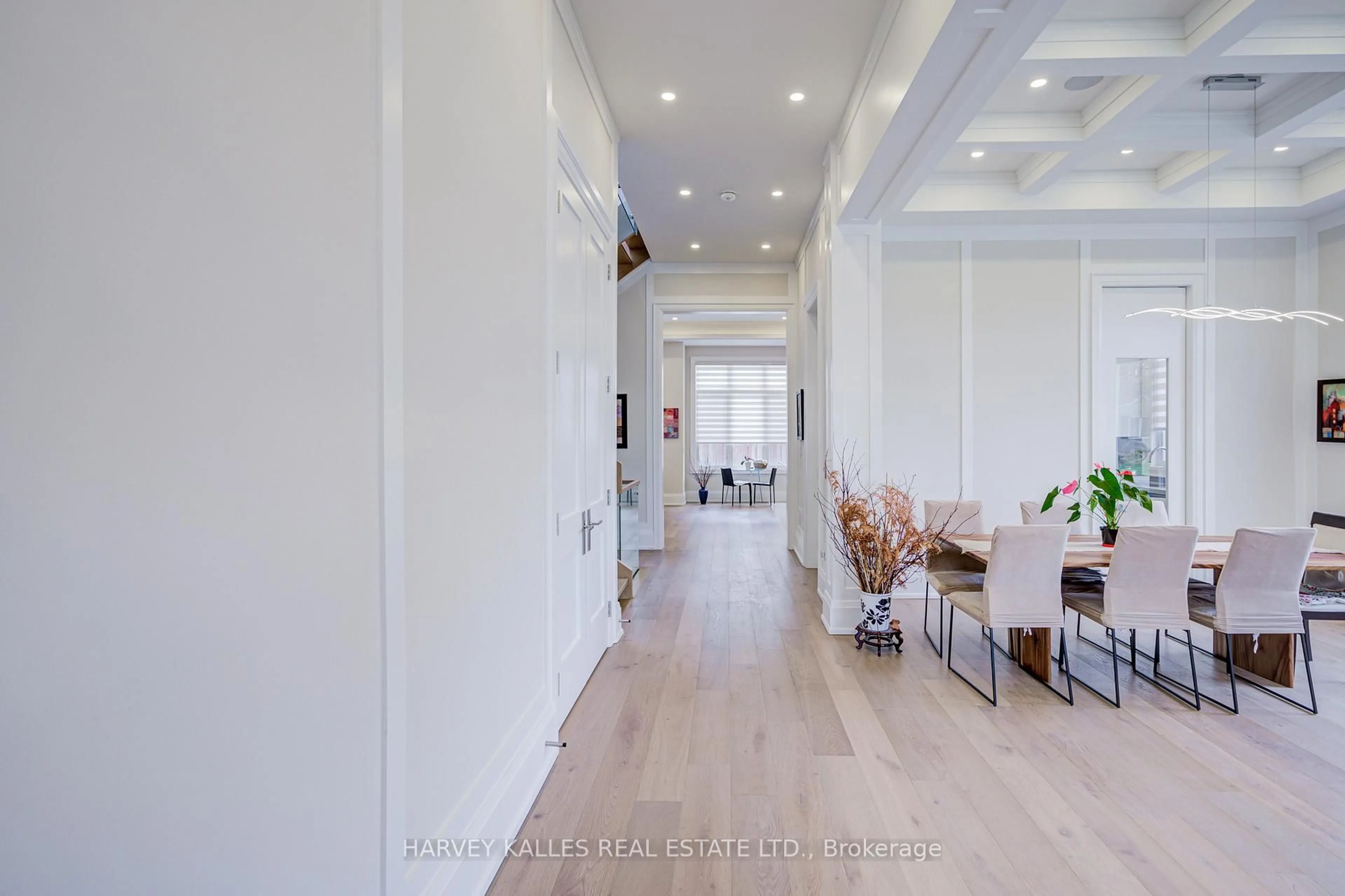 Indoor foyer for 170 Spring Garden Ave, Toronto Ontario M2N 3G5