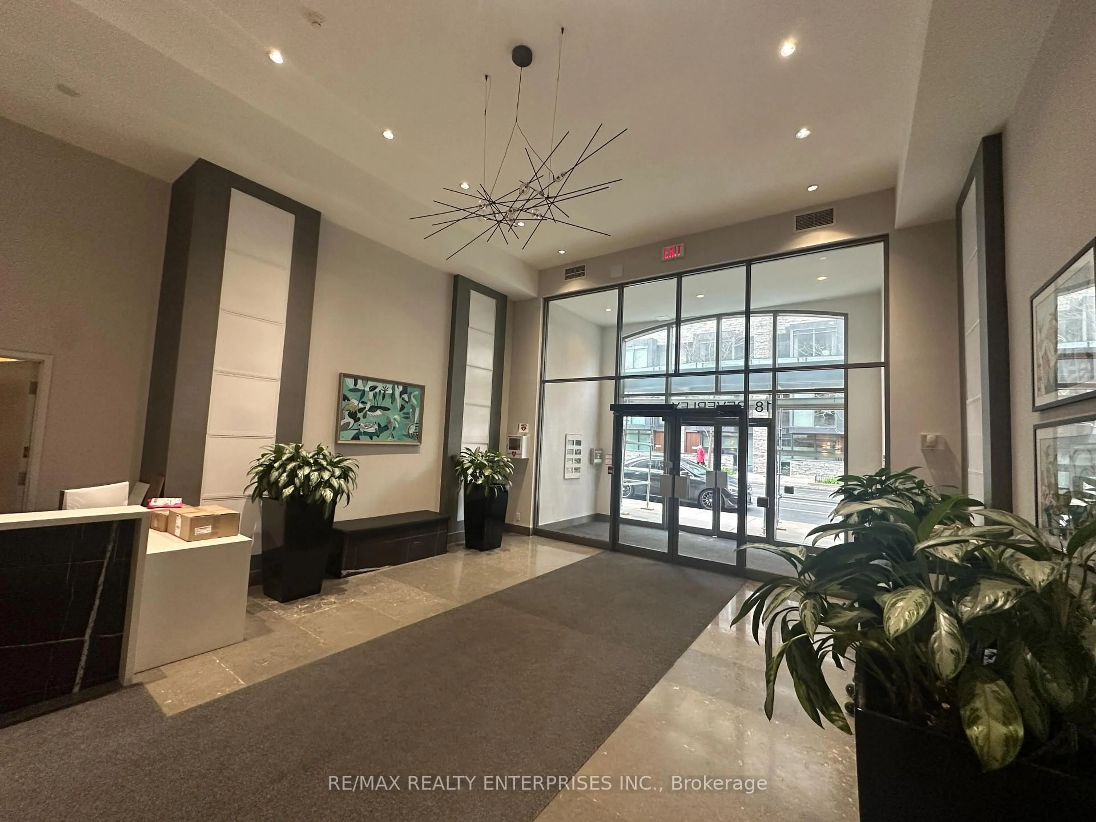 Unknown for 18 Beverley St #412, Toronto Ontario M5T 3L2