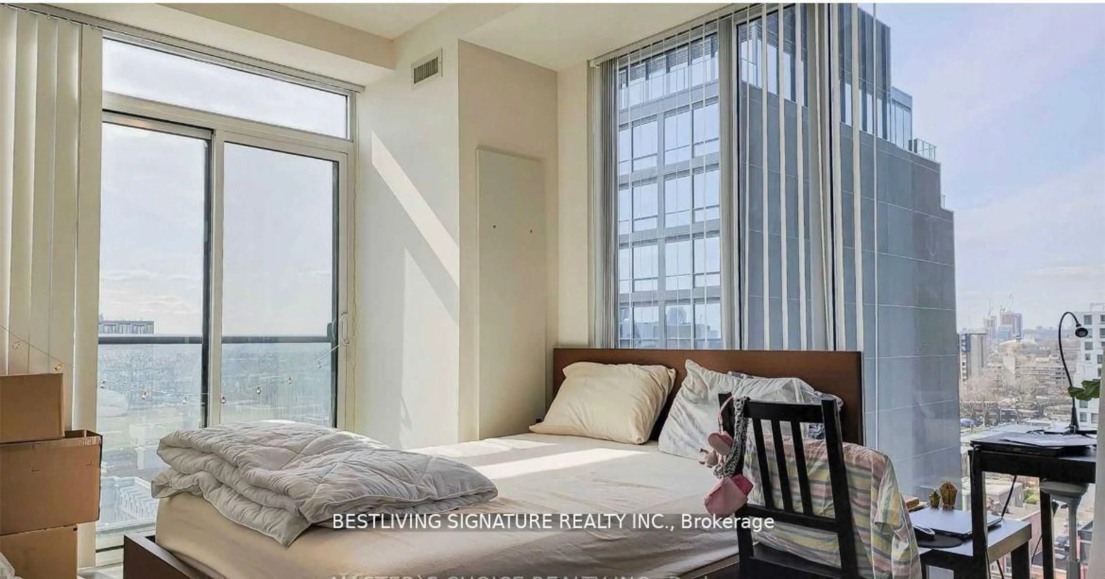 Bedroom with bed, unknown for 435 Richmond St #1409, Toronto Ontario M5V 0N3