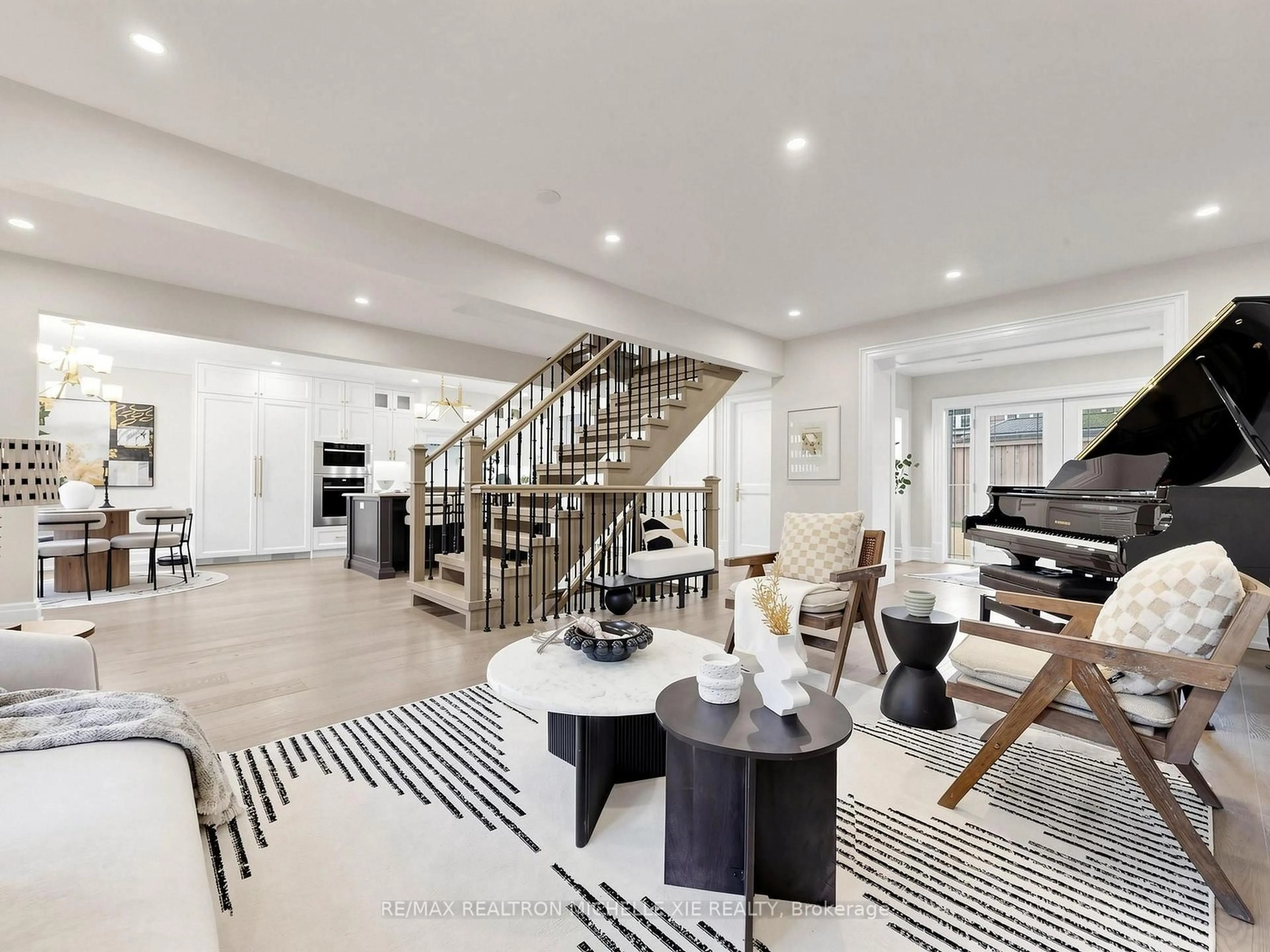 Unknown for 15 Strathallan Blvd, Toronto Ontario M5N 1S8