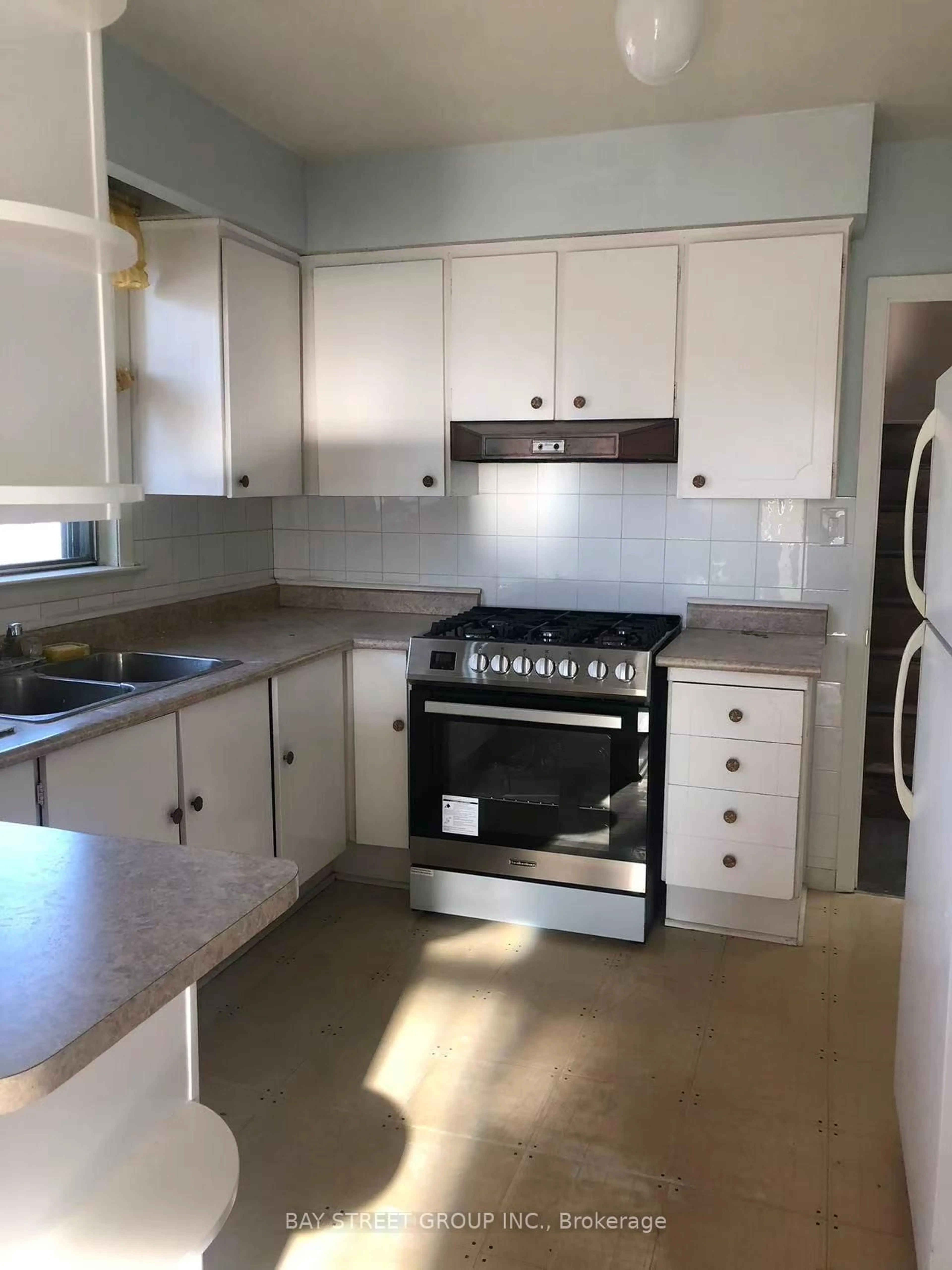 Standard kitchen, unknown for 2 Slidell Cres, Toronto Ontario M3A 2C4