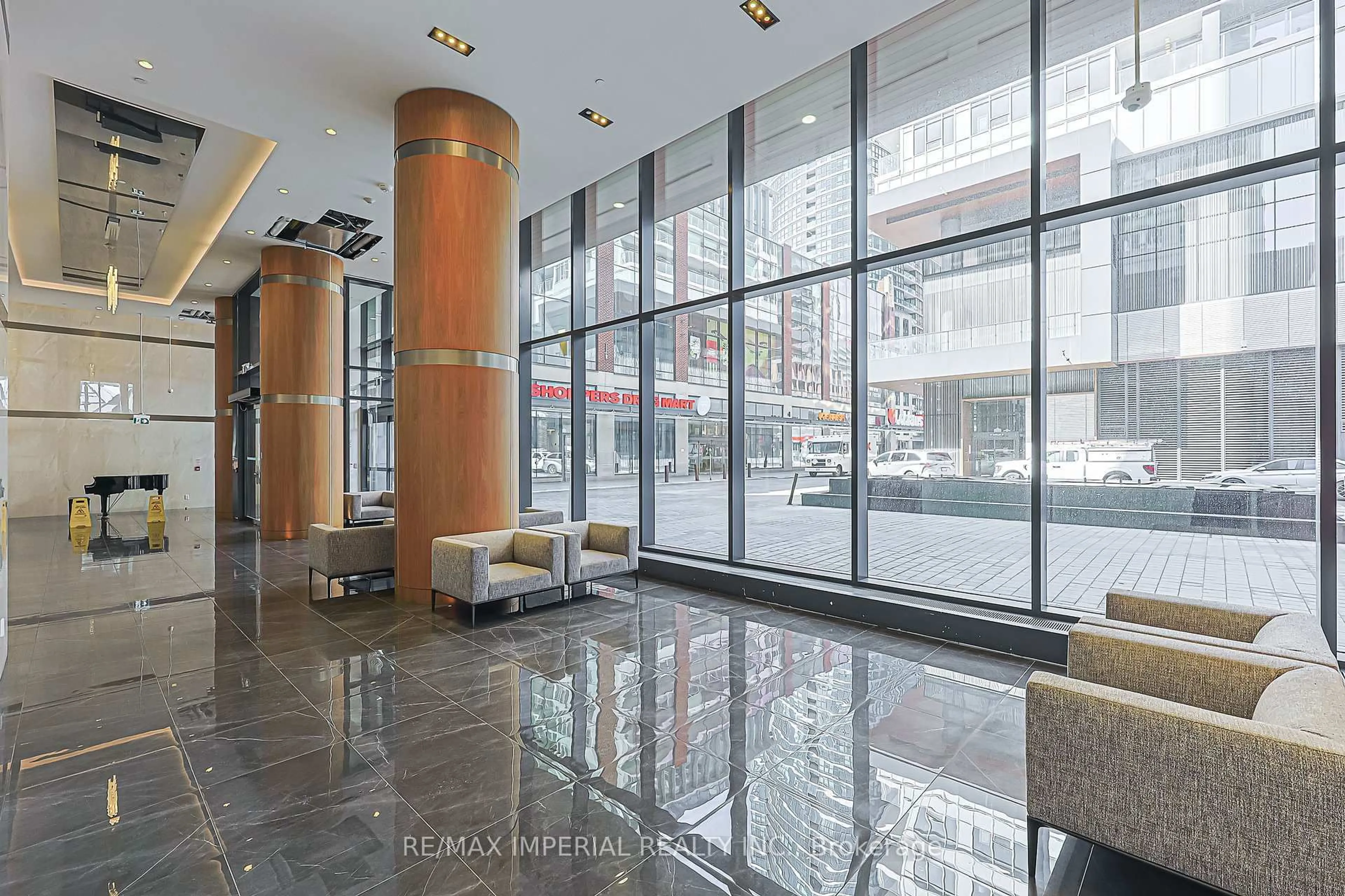Lobby for 17 Bathurst St #2707, Toronto Ontario M5V 0N1