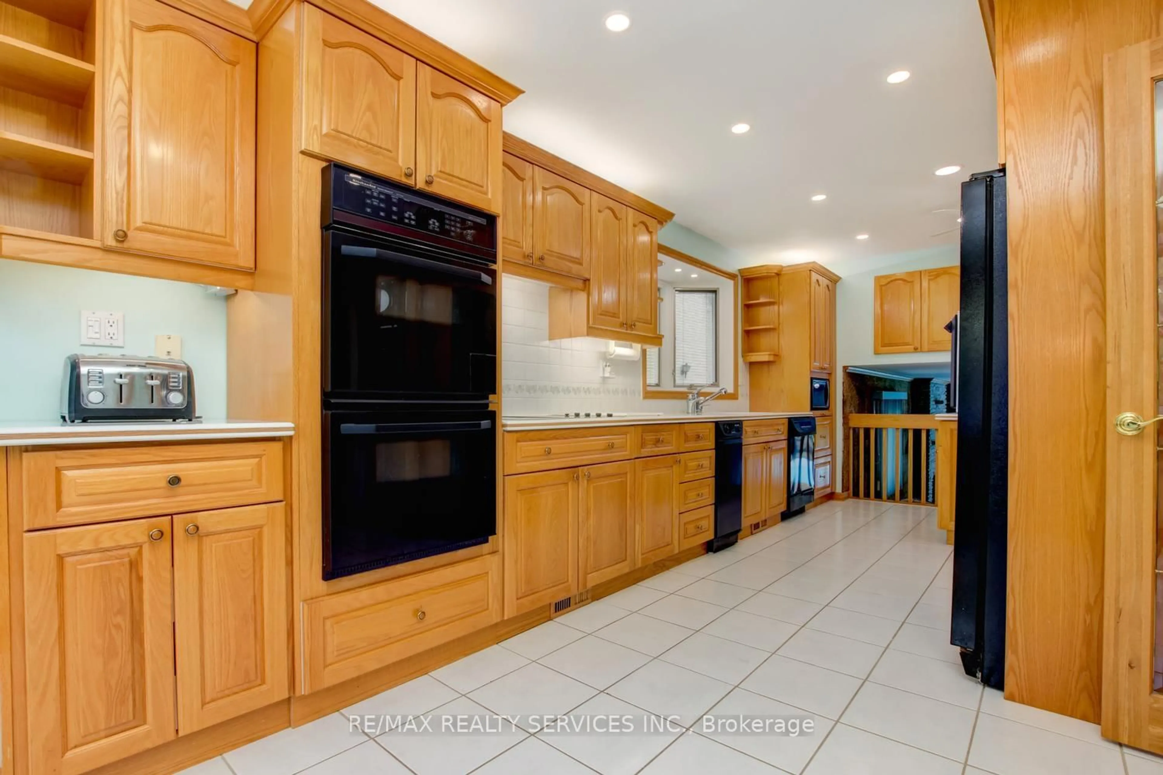 Open concept kitchen, ceramic/tile floor for 101 George Henry Blvd, Toronto Ontario M2J 1G1