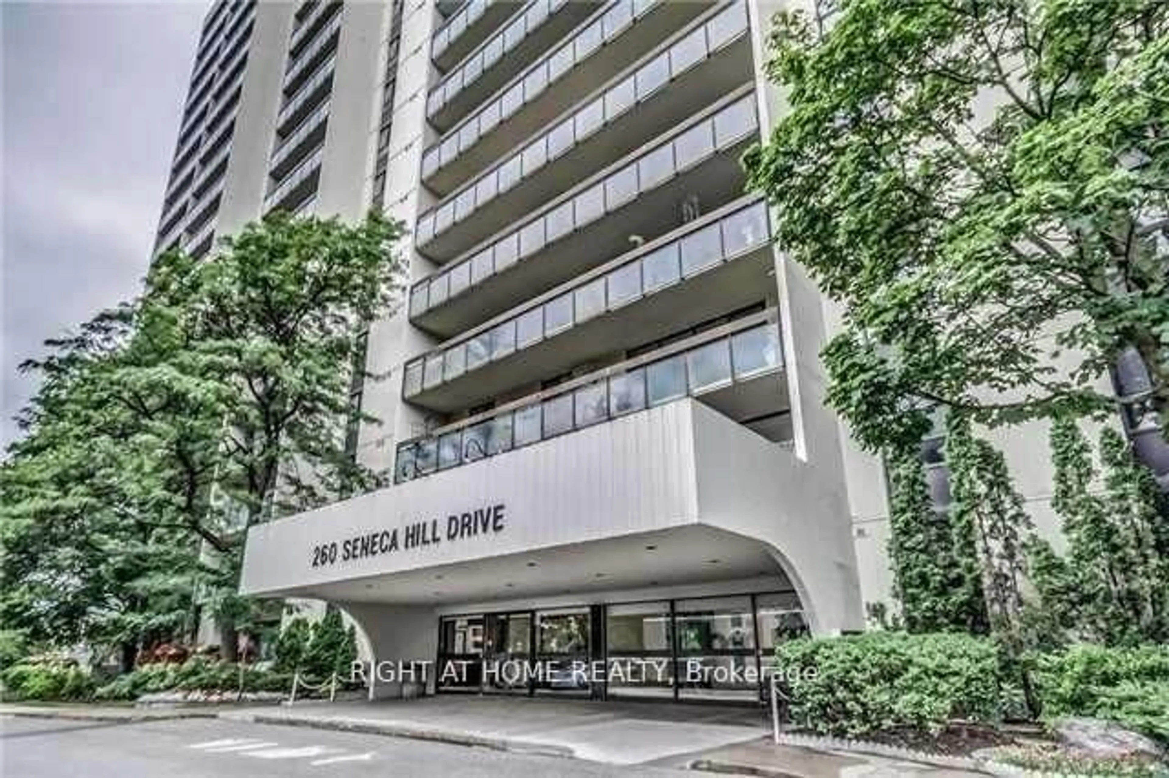 Indoor foyer for 260 Seneca Park #1415, Toronto Ontario M2J 4S6
