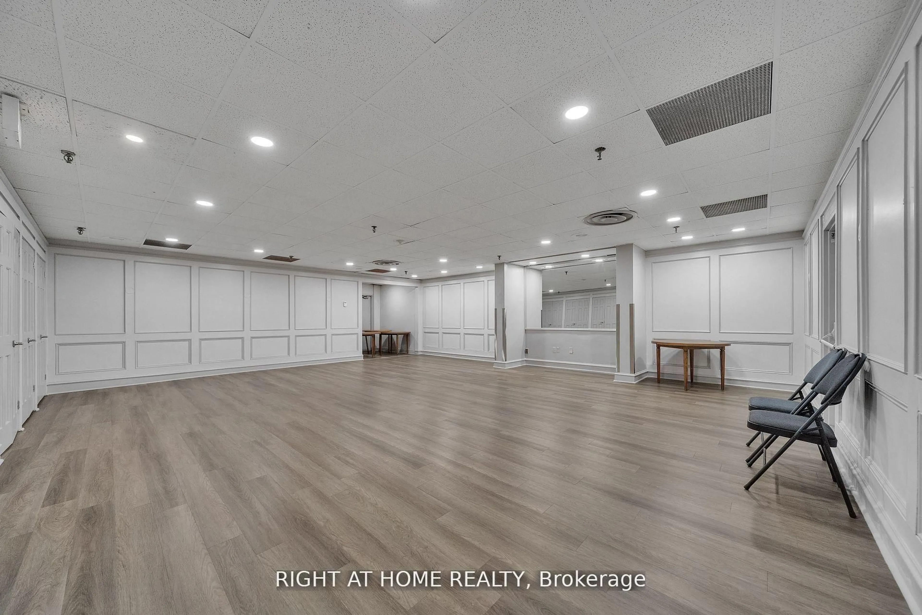 A pic of a room for 260 Seneca Park #1415, Toronto Ontario M2J 4S6