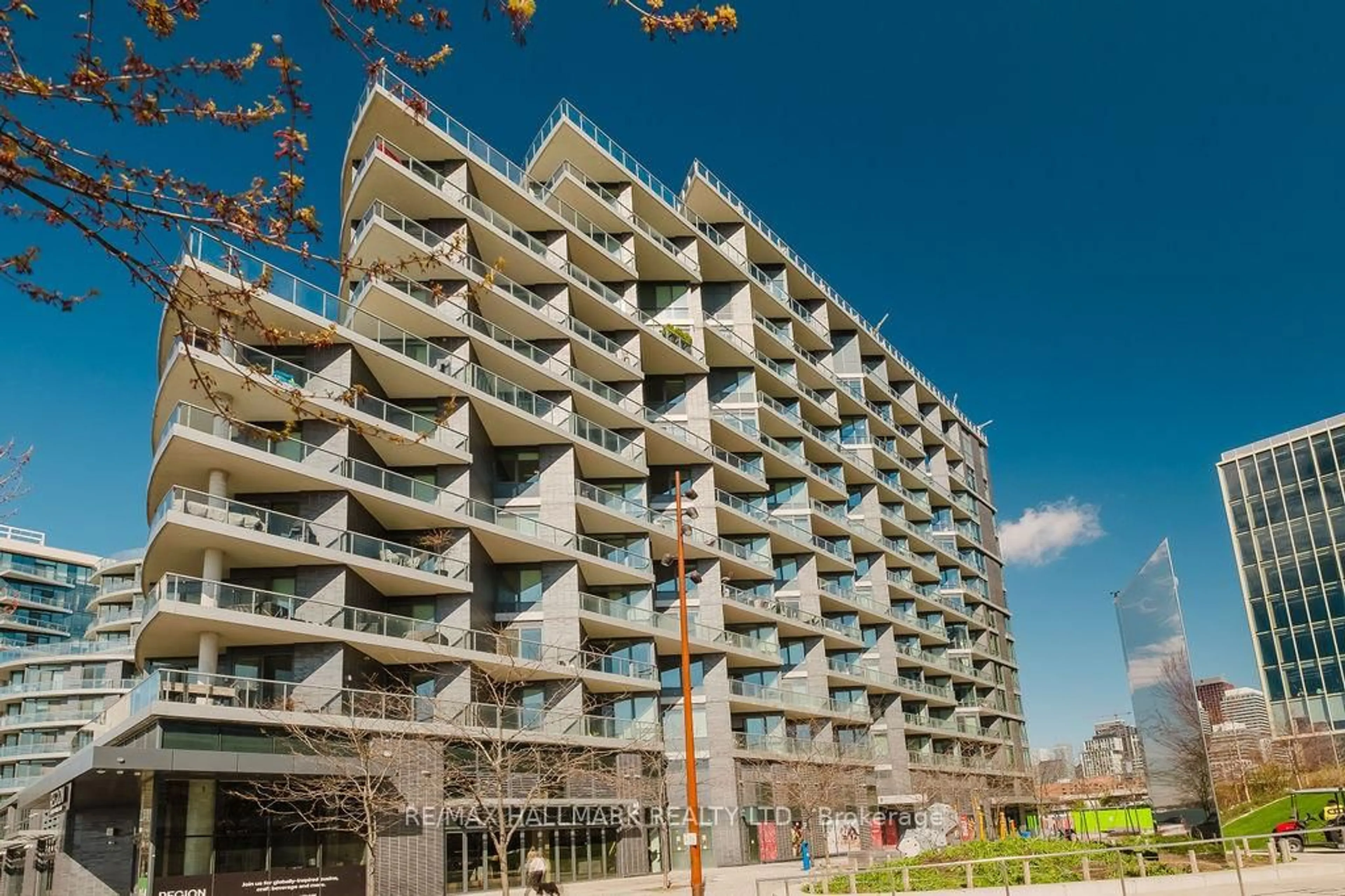Patio, building for 1 EDGEWATER Dr #520, Toronto Ontario M5A 0L1