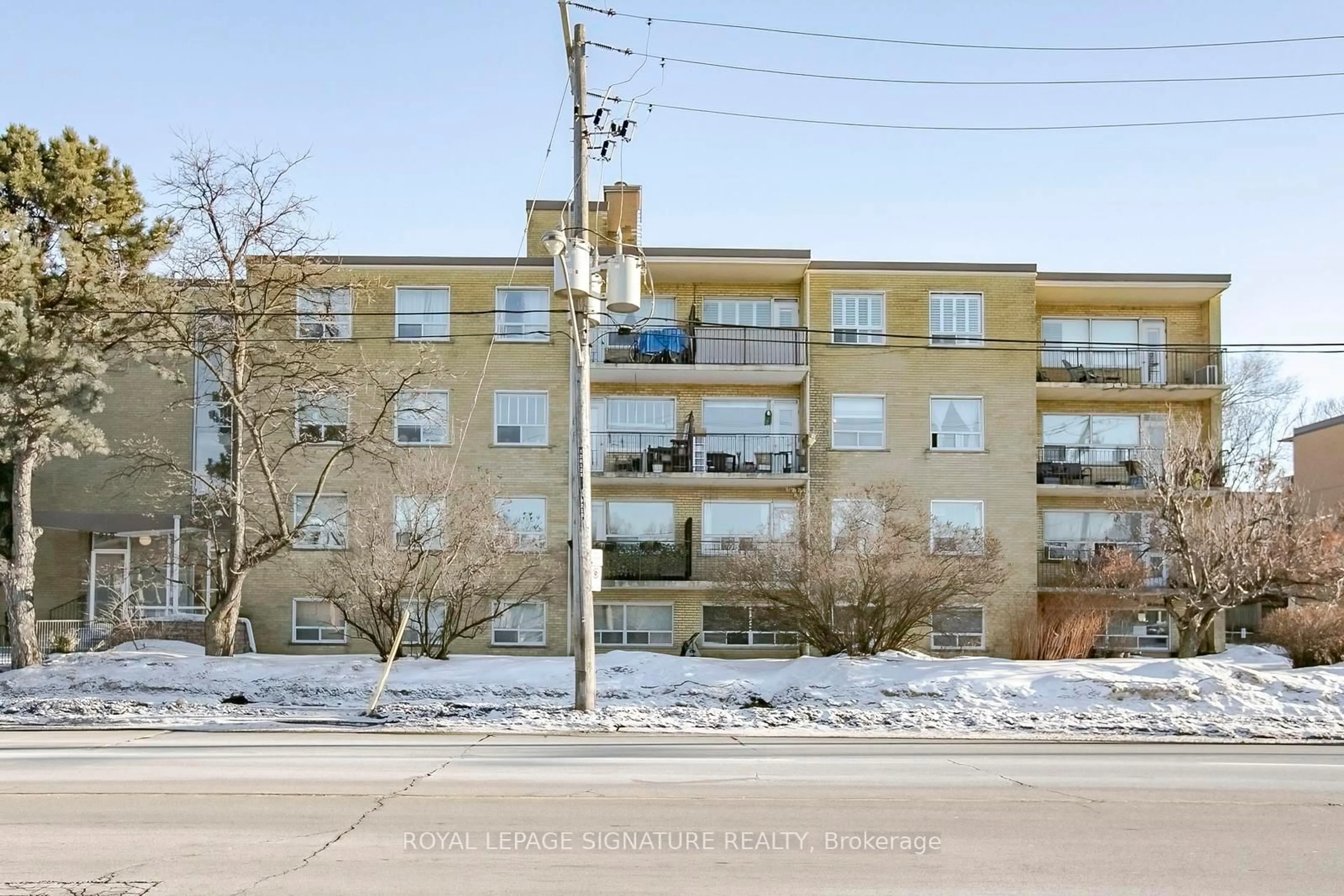Patio, building for 219 Wilson Ave #305, Toronto Ontario M5M 3B2