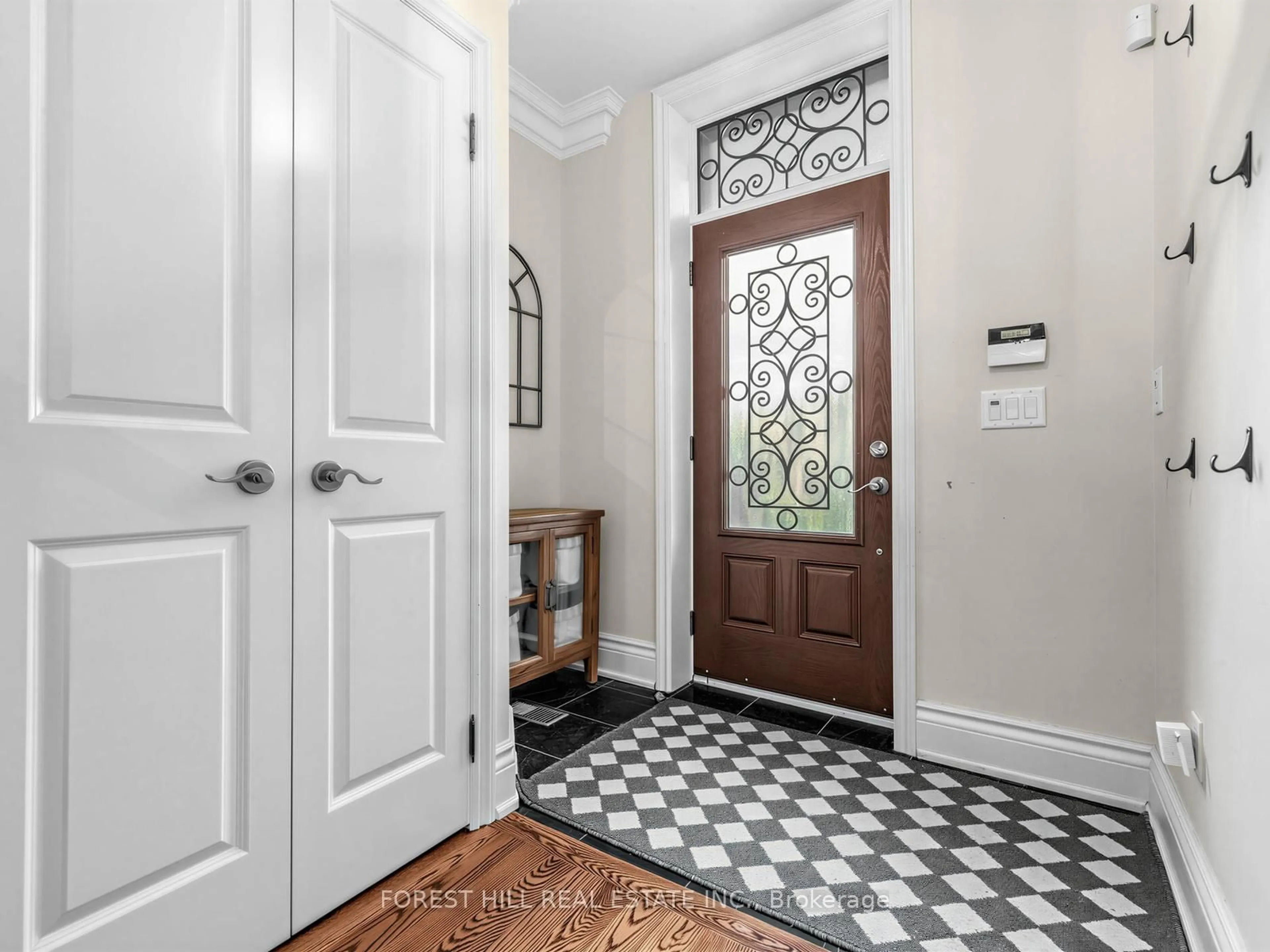 Indoor entryway for 31 Latimer Ave, Toronto Ontario M5N 2M1