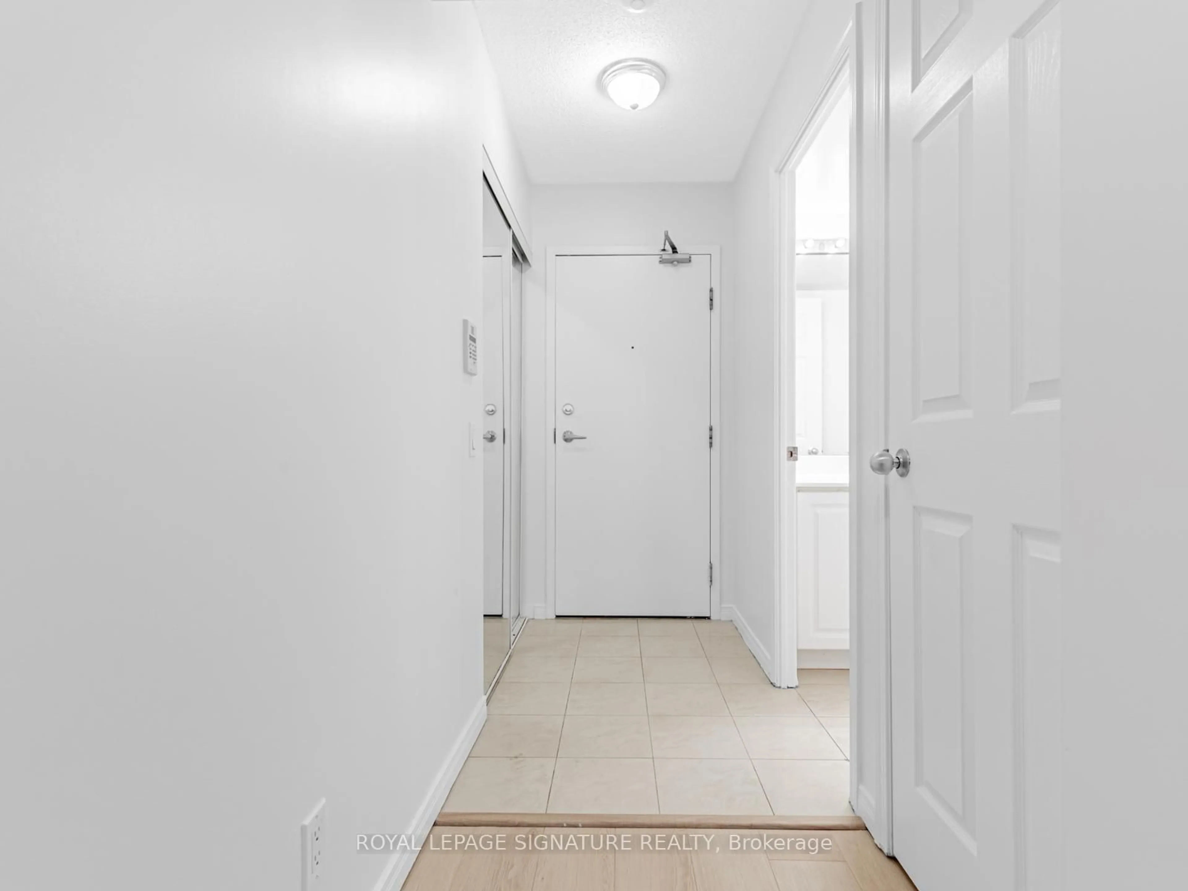 Indoor entryway for 30 Harrison Garden Blvd #2306, Toronto Ontario M2N 7A9