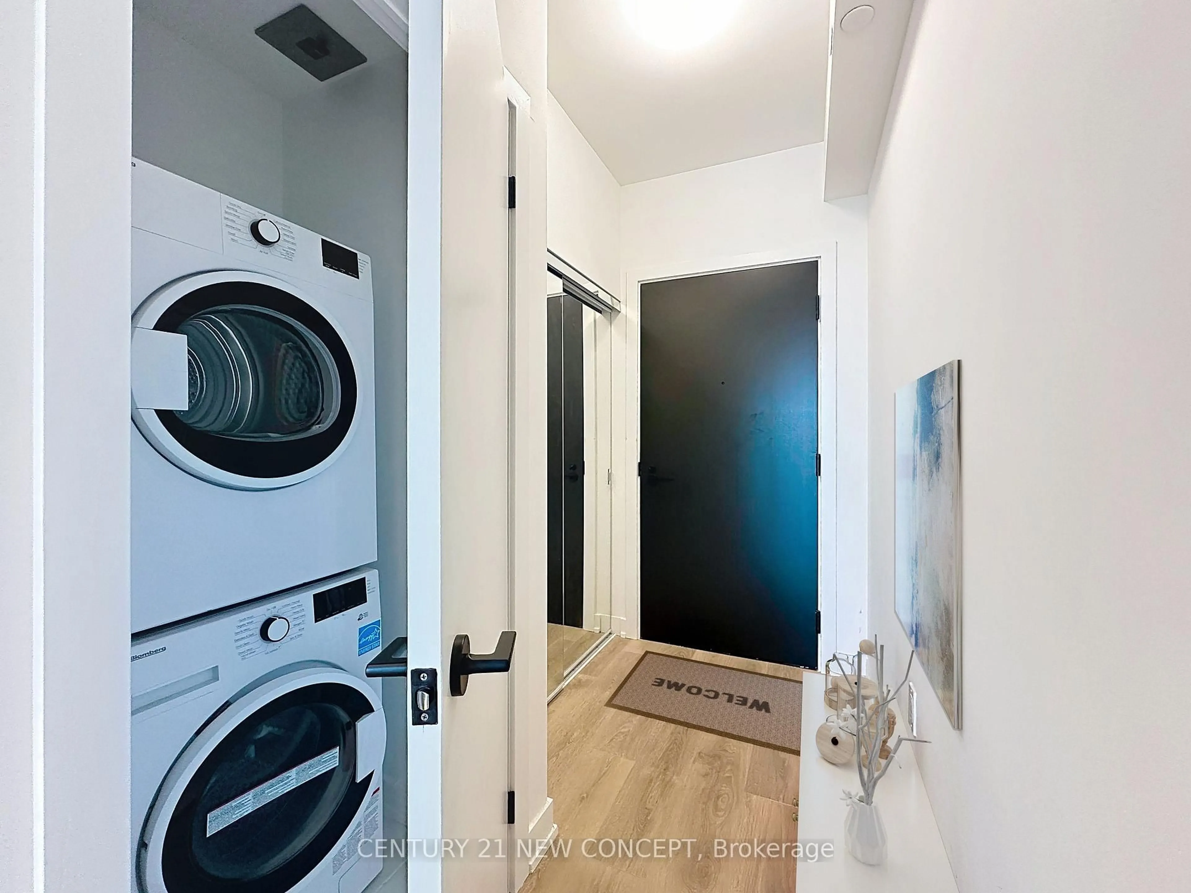 Laundry room for 117 Broadway Ave #3204, Toronto Ontario M4P 1V3