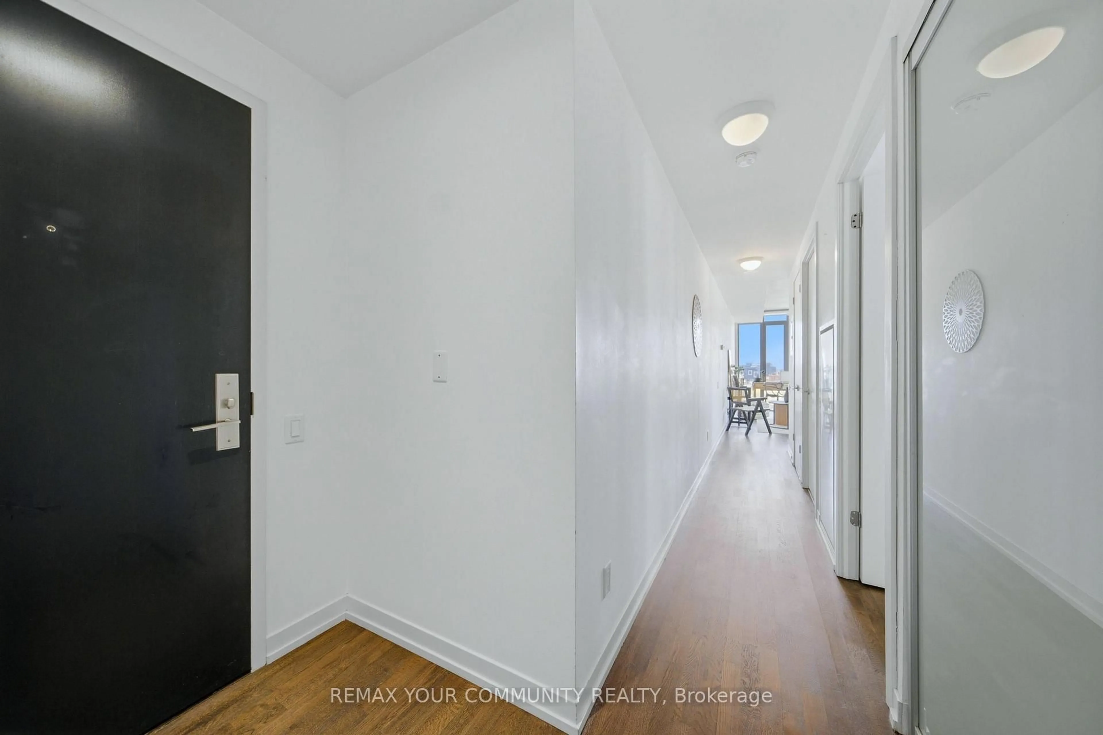 Indoor entryway for 95 Bathurst St #1307, Toronto Ontario M5V 0H7