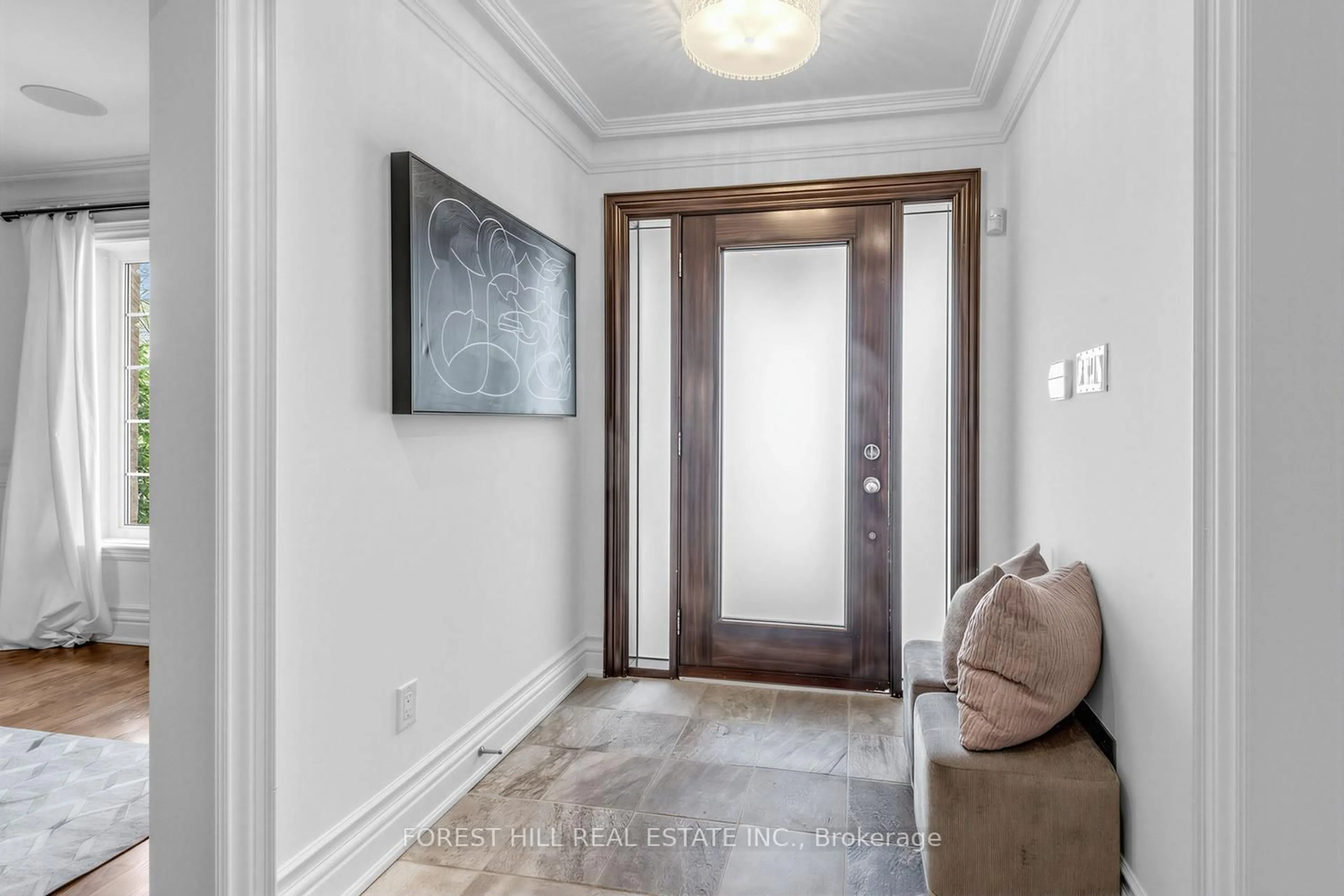Indoor entryway for 19 Menin Rd, Toronto Ontario M6C 3J1