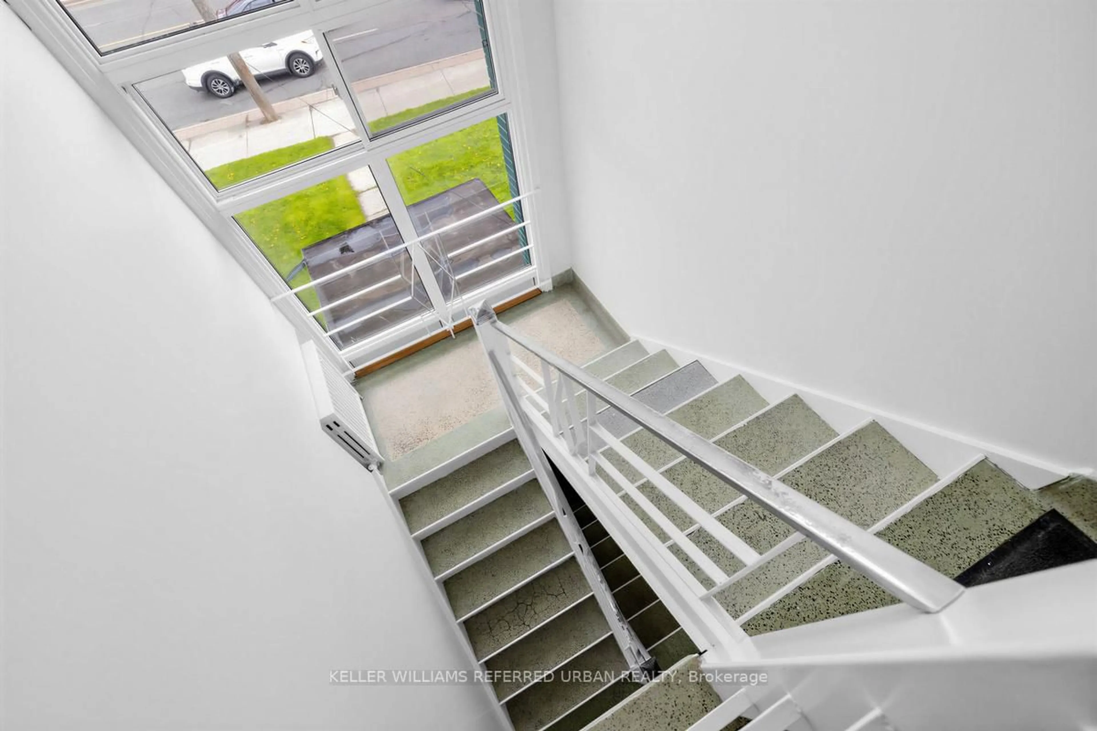 Stairs for 3867 Bathurst St, Toronto Ontario M3H 3N4