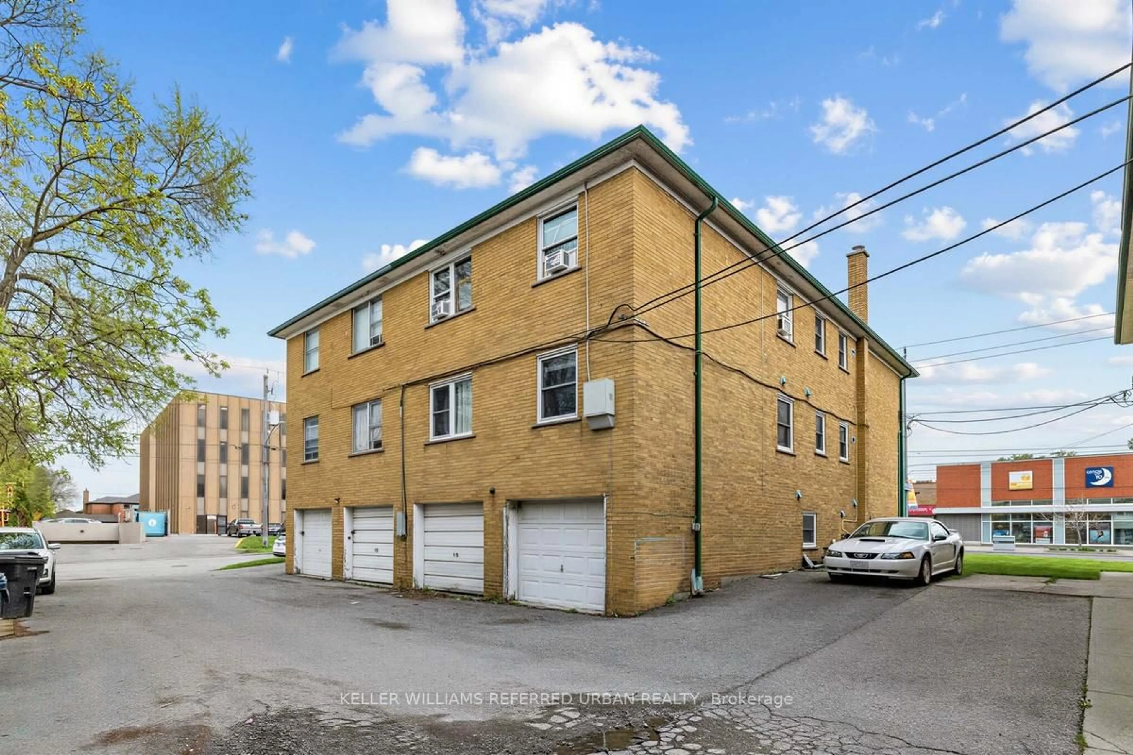 Unknown for 3867 Bathurst St, Toronto Ontario M3H 3N4