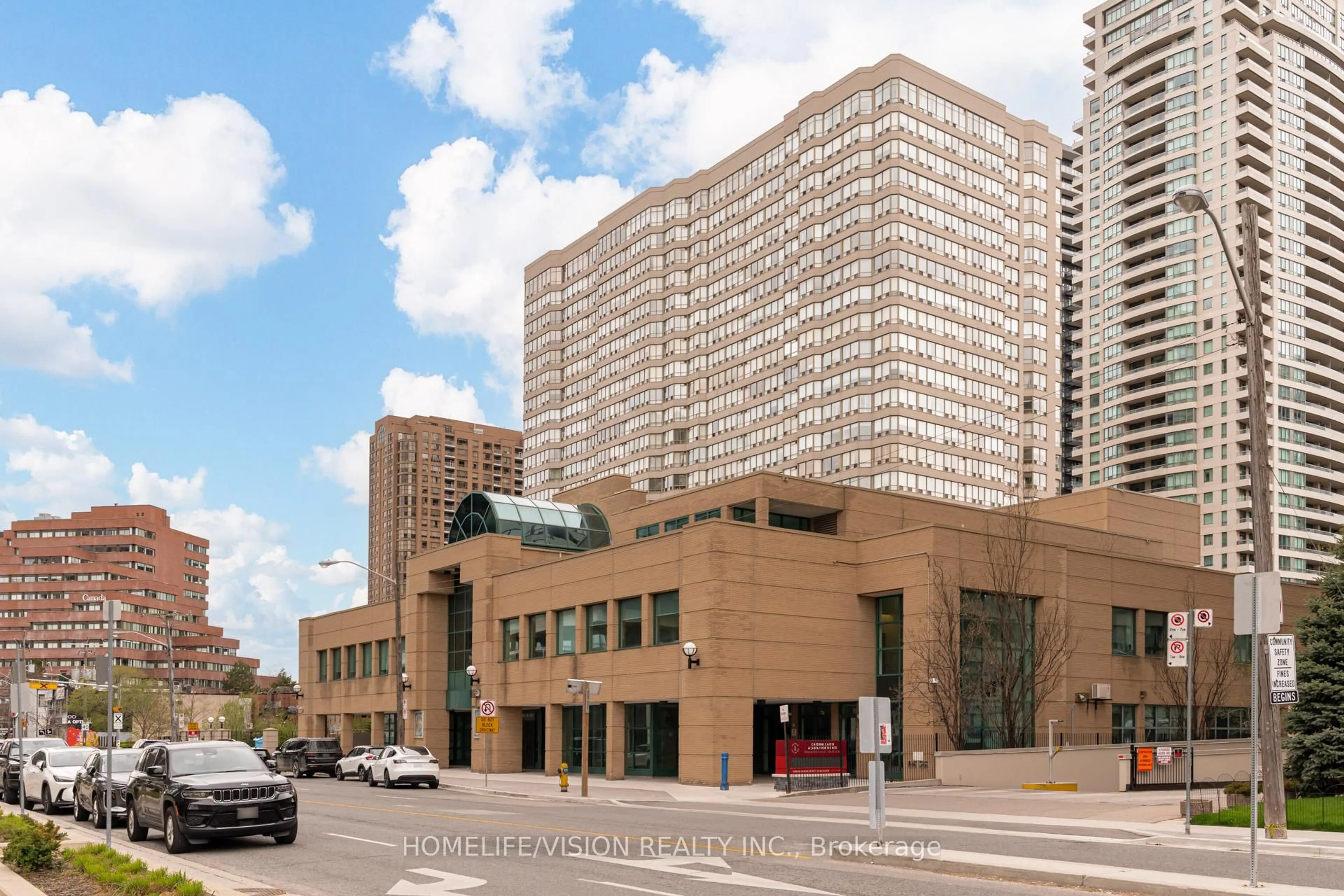 Indoor foyer for 30 Greenfield Ave #903, Toronto Ontario M2N 6N3