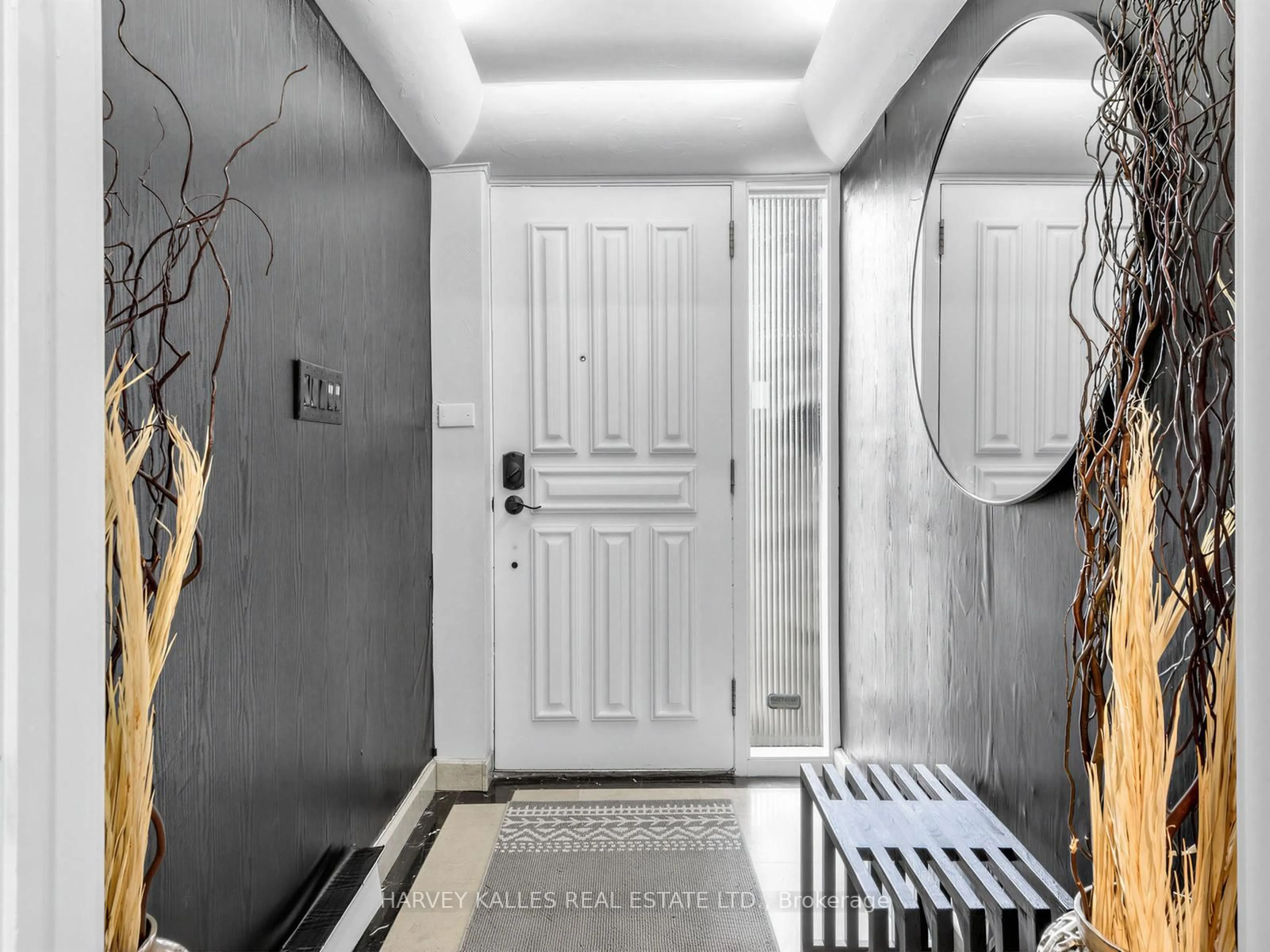 Indoor foyer for 71 Prue Ave, Toronto Ontario M6B 1R6