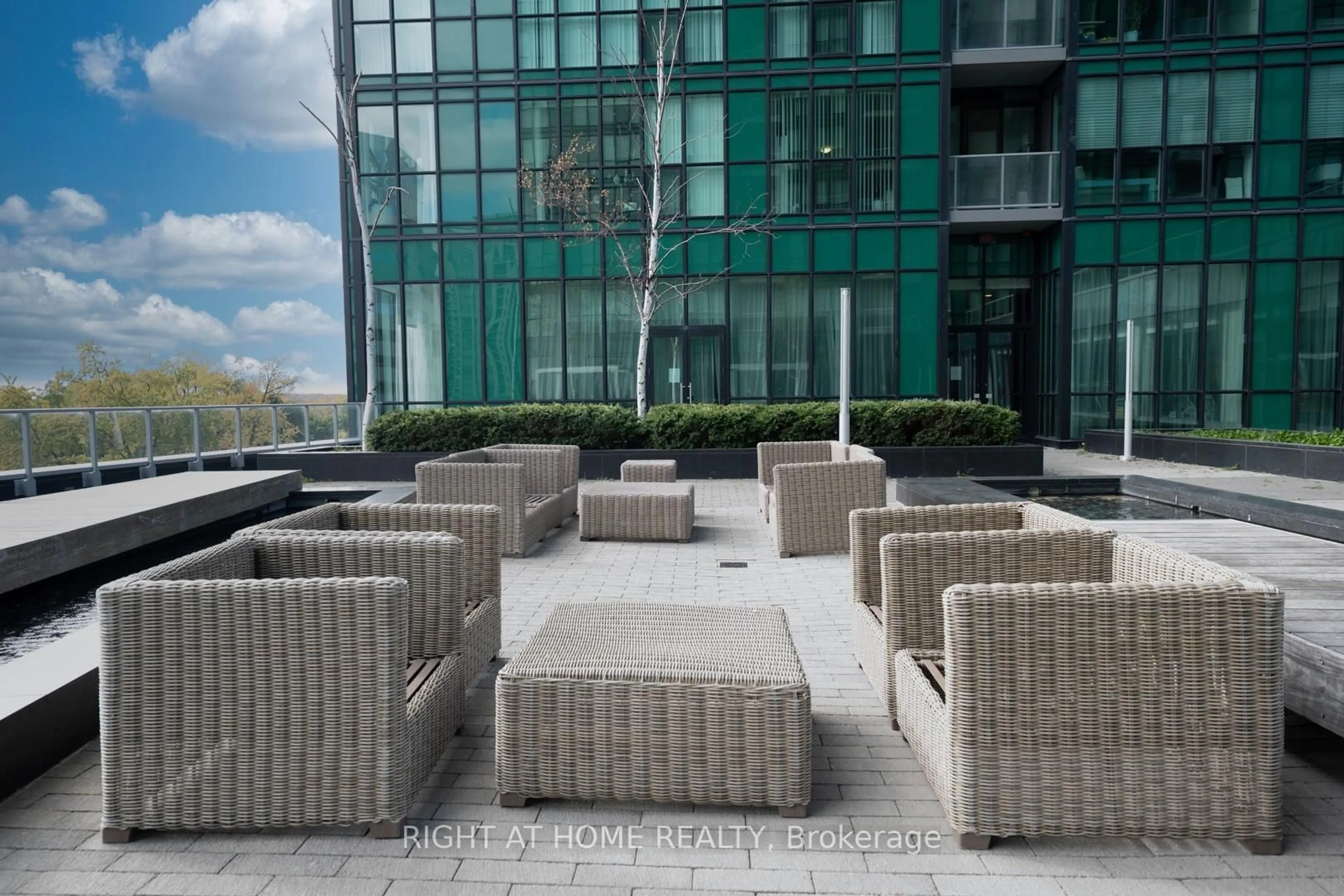 Patio, building for 9 Bogert Ave #3101, Toronto Ontario M2N 0H3