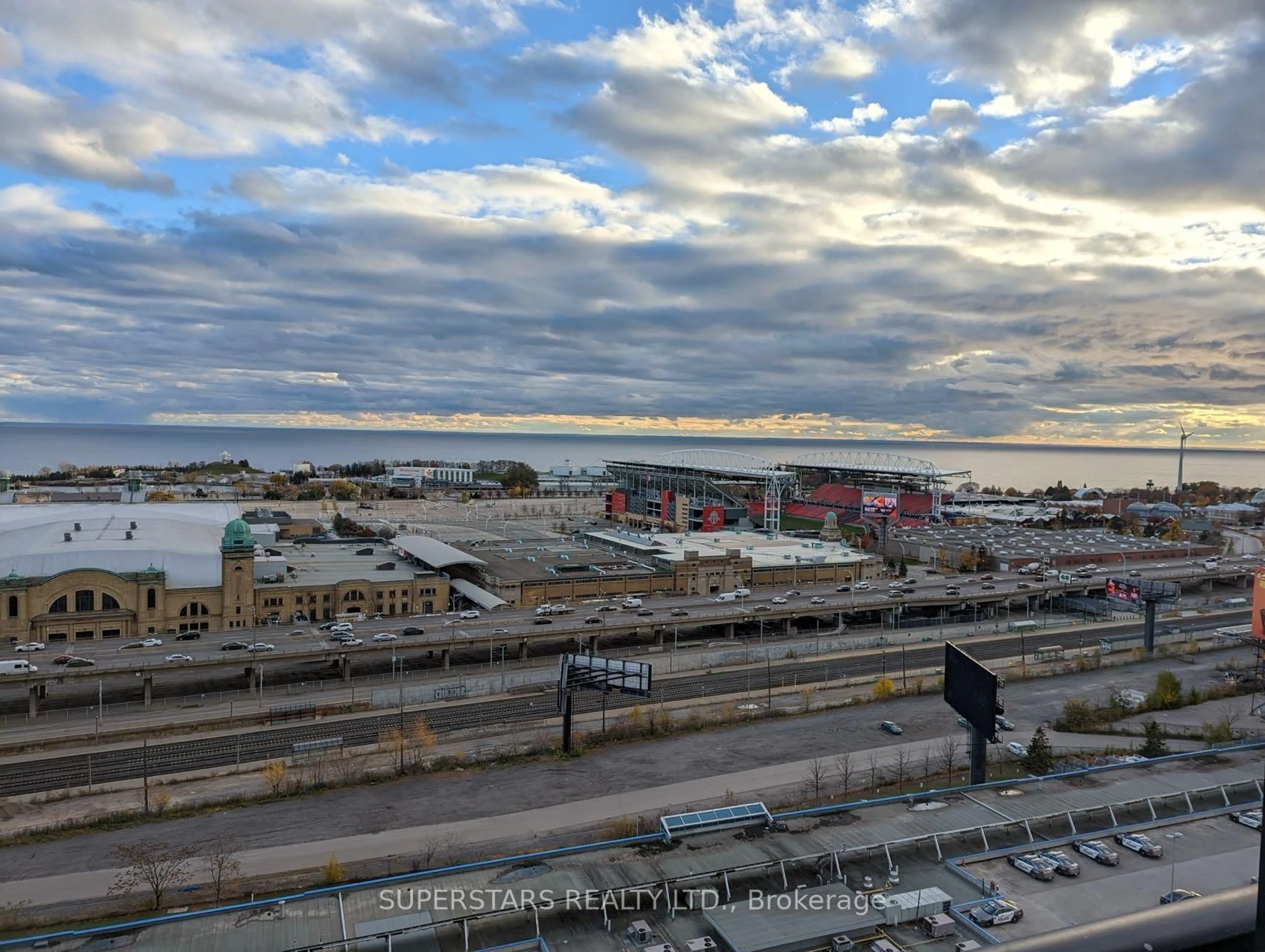 A pic from outside/outdoor area/front of a property/back of a property/a pic from drone, city buildings view from balcony for 135 East Liberty St #1501, Toronto Ontario M6K 0G7