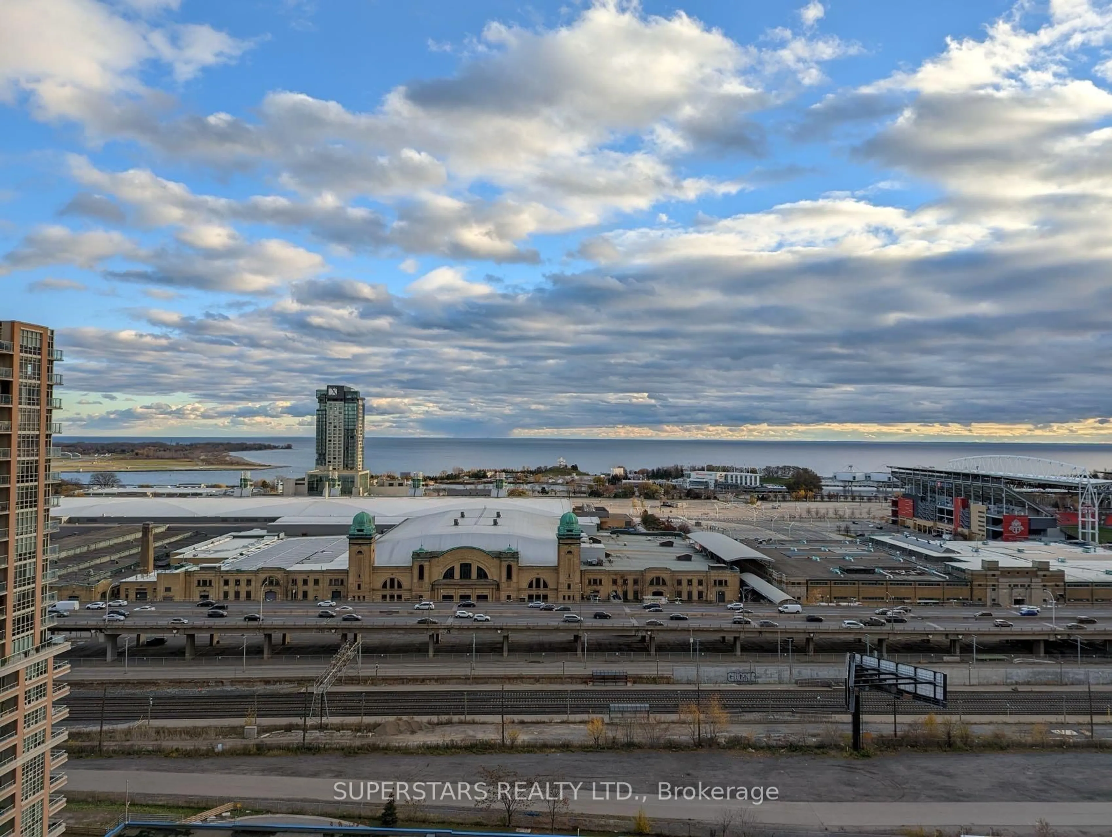 A pic from outside/outdoor area/front of a property/back of a property/a pic from drone, city buildings view from balcony for 135 East Liberty St #1501, Toronto Ontario M6K 0G7