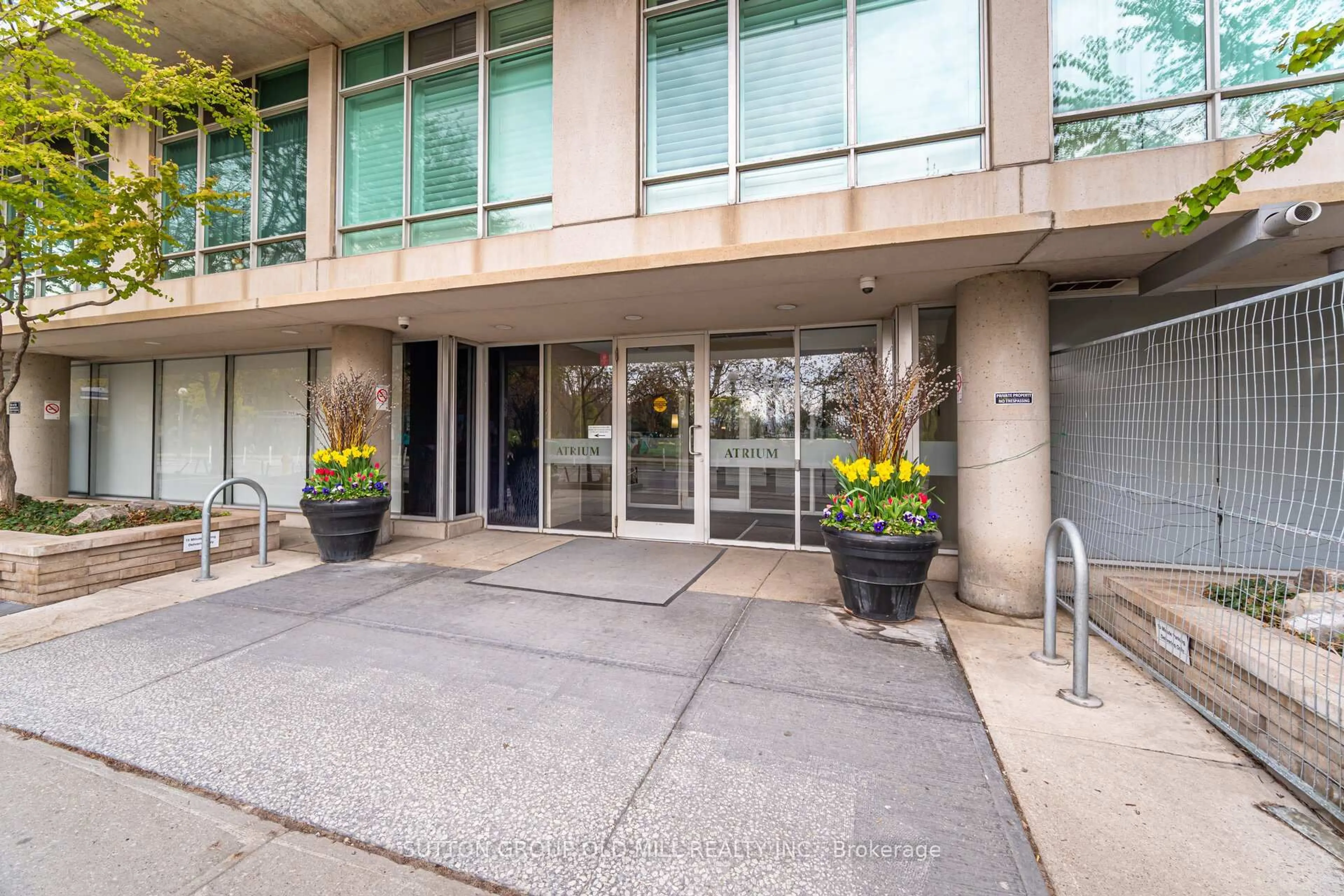 Indoor foyer for 650 Queens Quay #909, Toronto Ontario M5V 3N2
