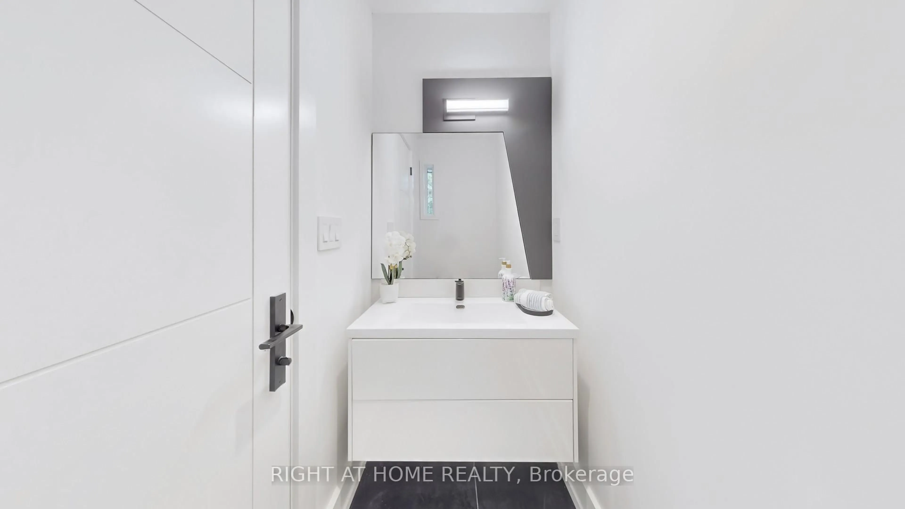 Contemporary bathroom, unknown for 136 Santa Barbara Rd, Toronto Ontario M2N 2C5