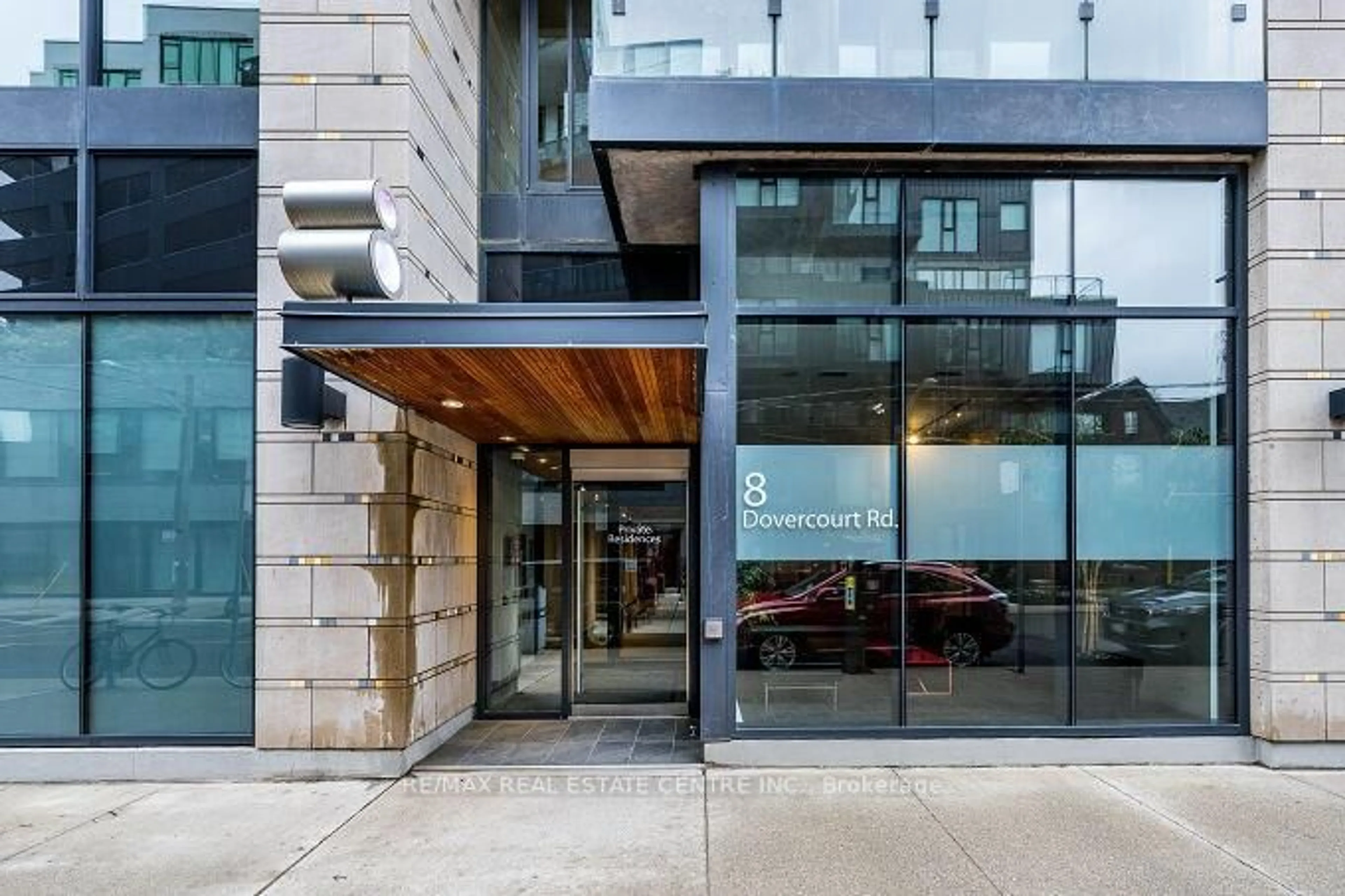 Indoor foyer for 8 Dovercourt Rd #315, Toronto Ontario M6J 0B6