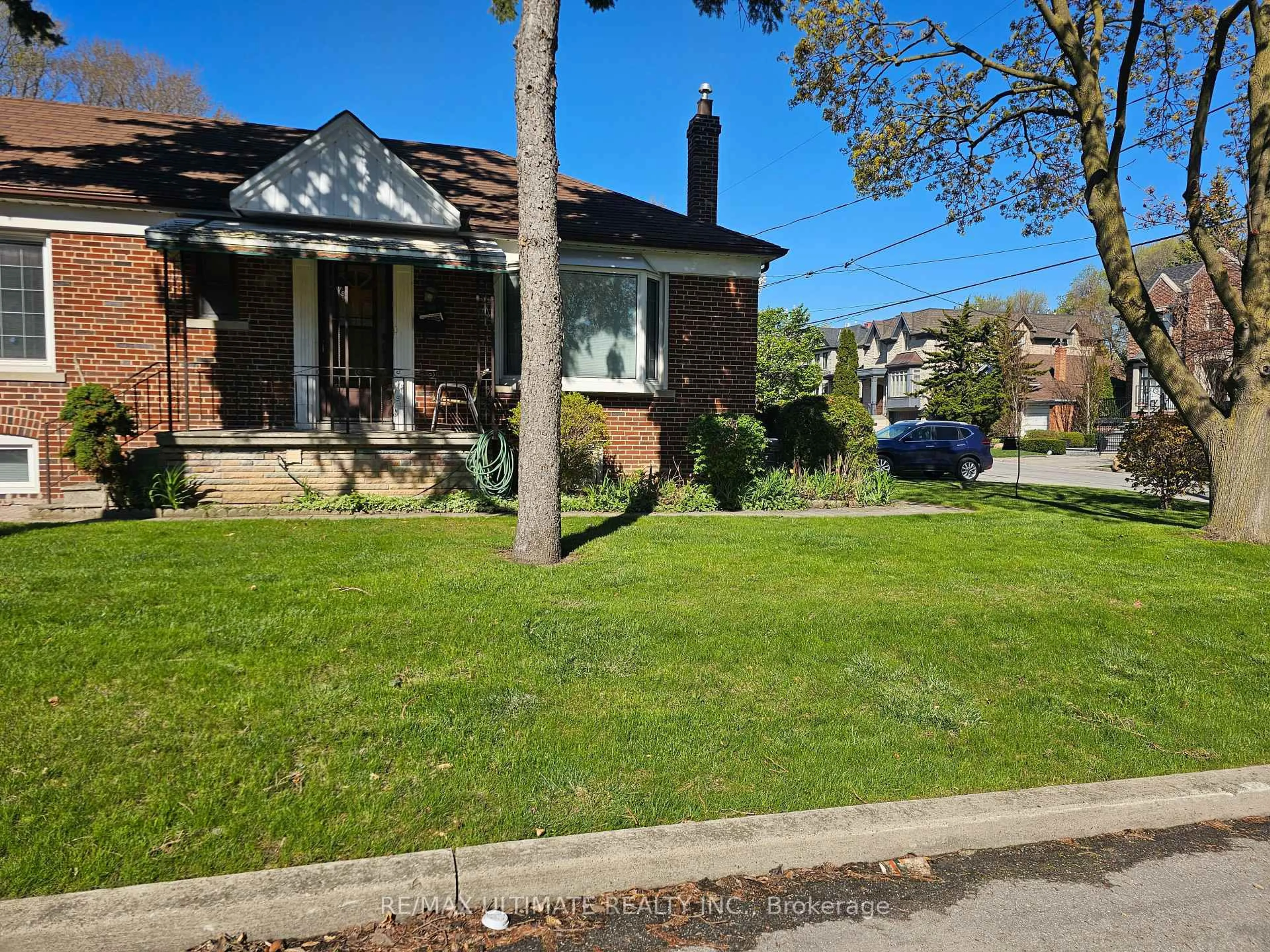 A pic from outside/outdoor area/front of a property/back of a property/a pic from drone, street for 519 Douglas Ave, Toronto Ontario M5M 1H7
