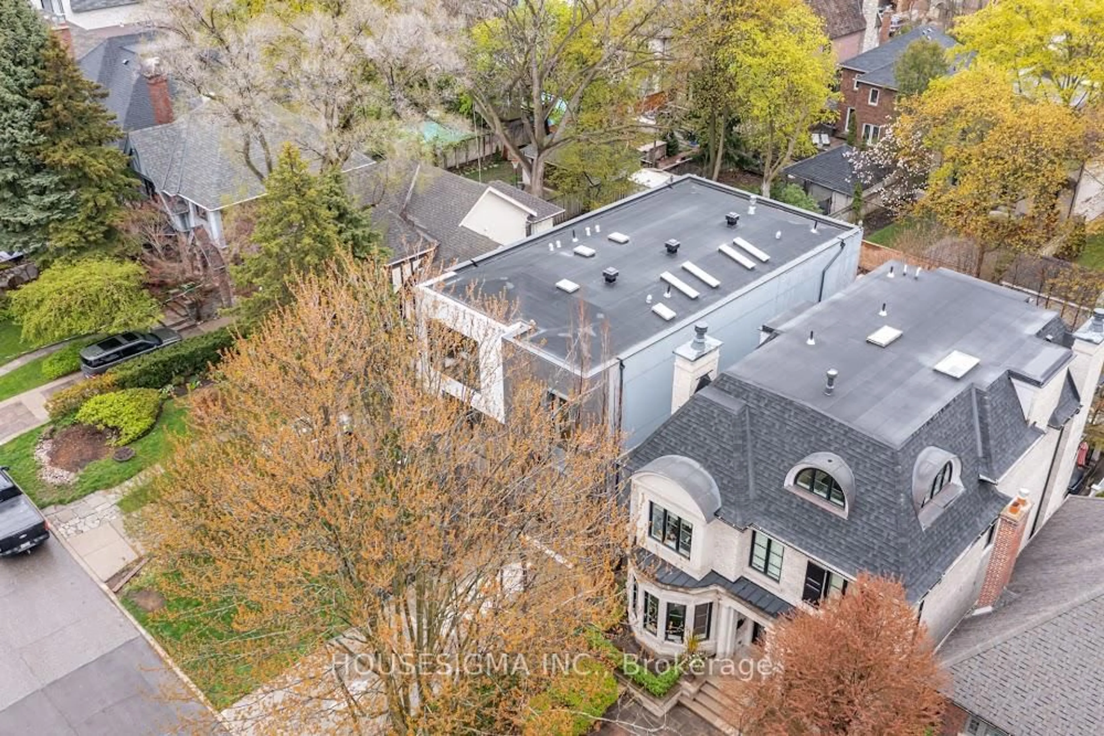 A pic from outside/outdoor area/front of a property/back of a property/a pic from drone, city buildings view from balcony for 307 Richview Ave, Toronto Ontario M5P 3G4