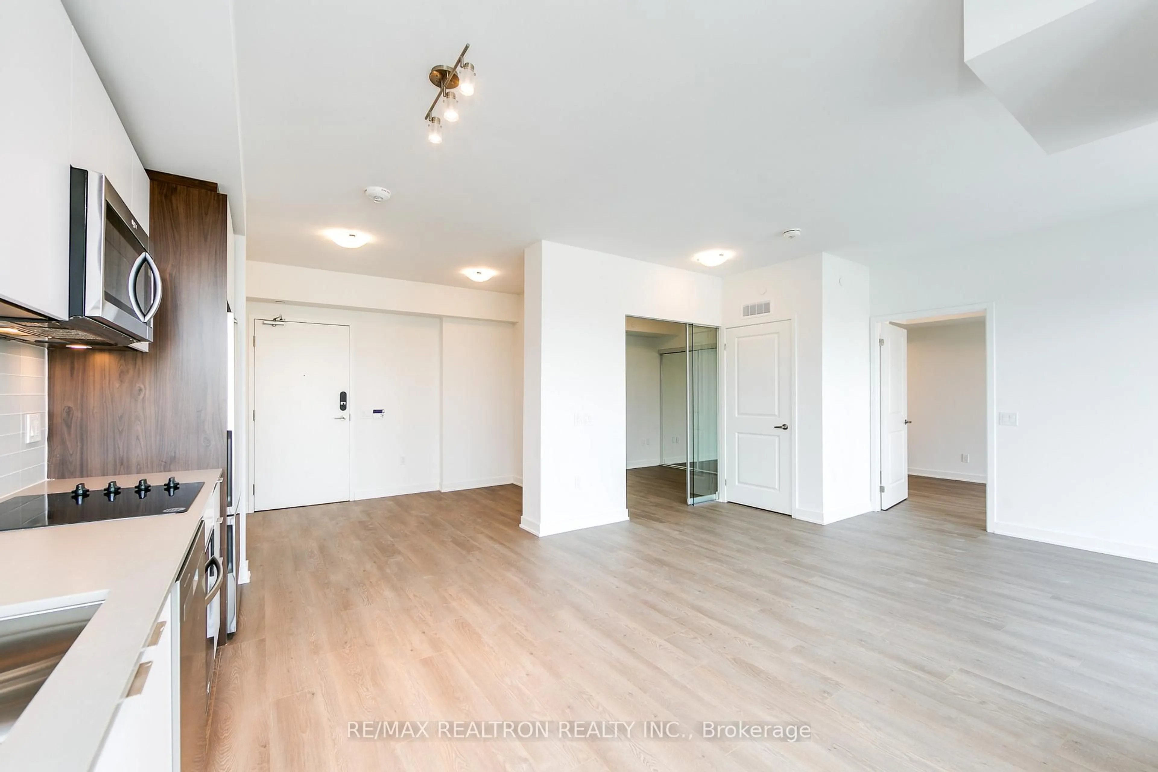 A pic of a room for 543 Richmond St #1402, Toronto Ontario M5V 0W9
