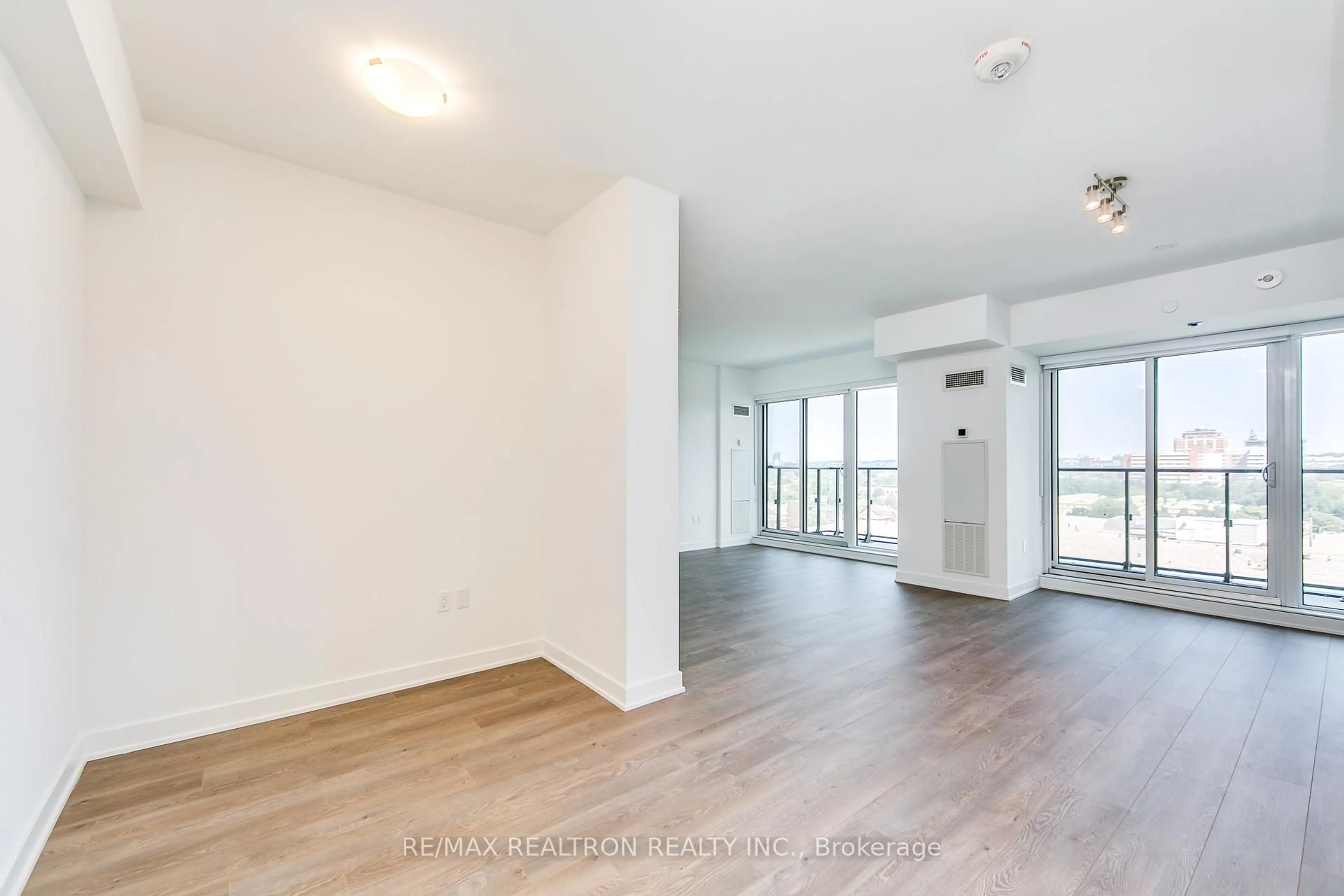 A pic of a room for 543 Richmond St #1402, Toronto Ontario M5V 0W9