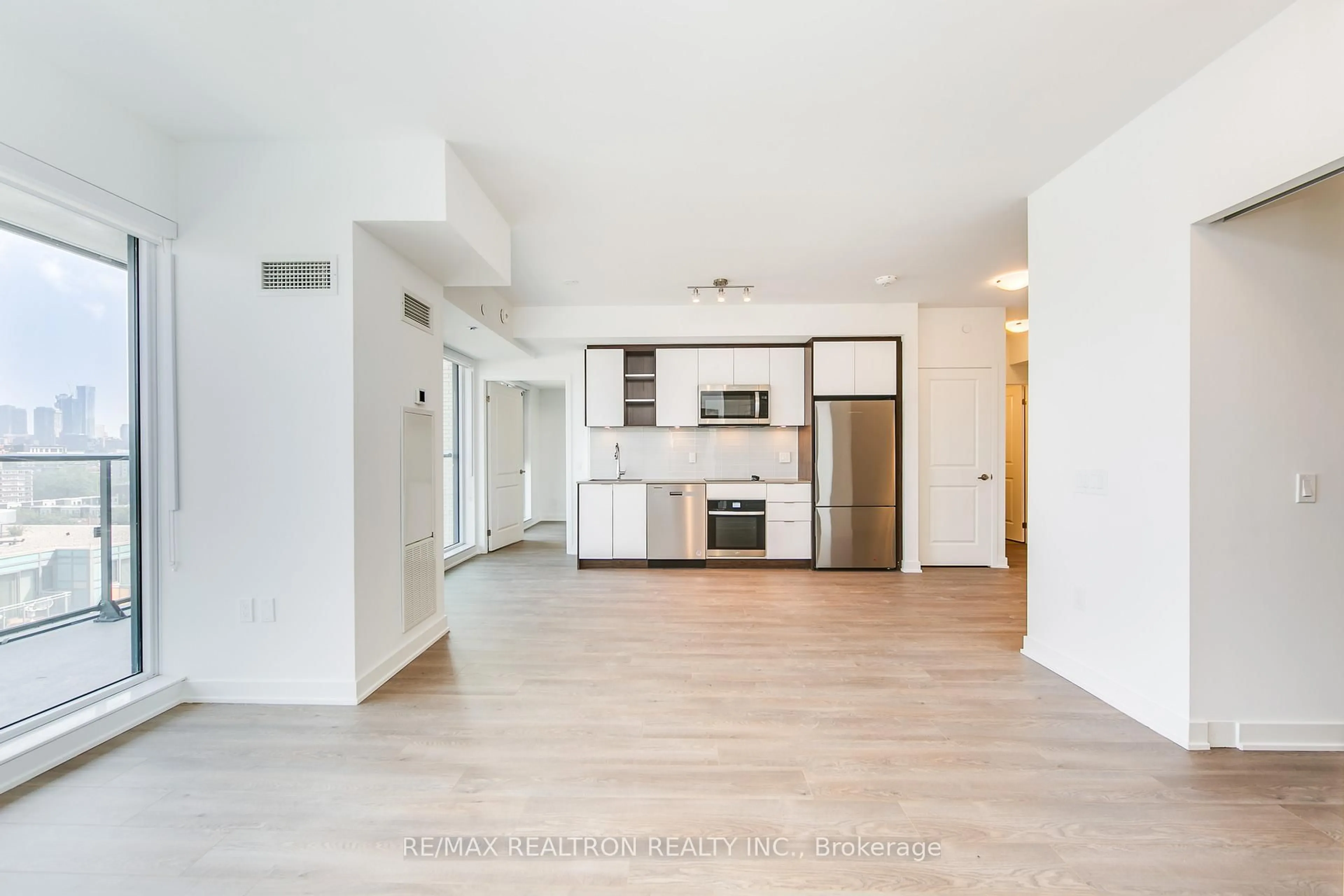 Open concept kitchen, unknown for 543 Richmond St #1402, Toronto Ontario M5V 0W9