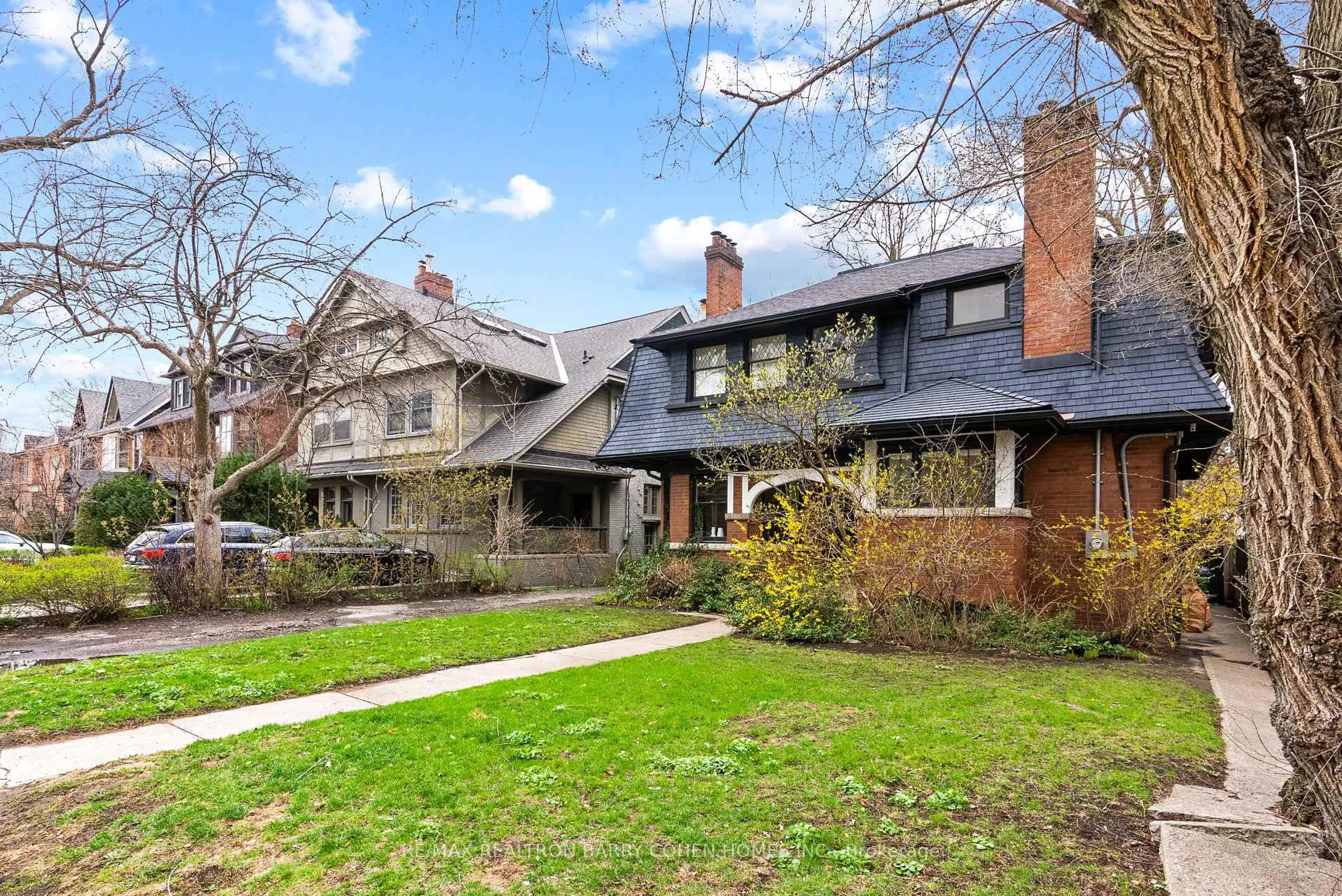 Home with brick exterior material, street for 147 Farnham Ave, Toronto Ontario M4V 1H7